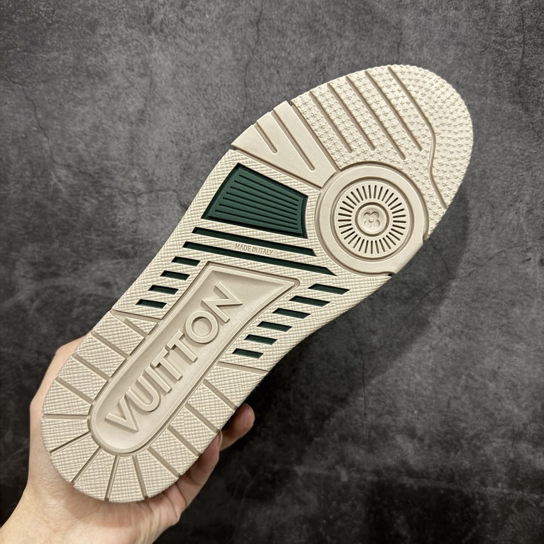 图片[9]-【莞产YS版本】Louis Vuitton Trainer lv时装走秀运动鞋 完美鞋型超高的清洁度 零毛边线头瑕疵 全套原楦原纸版原鞋开模 全网最具灵魂的版型 正确原装黄色鞋盒 正确中底印花 鞋面印花3D高频深度立体 全鞋电脑针车 紧密相连 针距密度一致 环保乳胶注塑鞋垫 厚度脚感还原原版 皮面裁剪部位 统一油边封口工艺 原装橡胶大底含胶量大底组合零偏差 专柜全套包装 防尘袋 说明书 质保卡 男女鞋 尺码： 38 39 40 41 42 43 44 45-选品中心