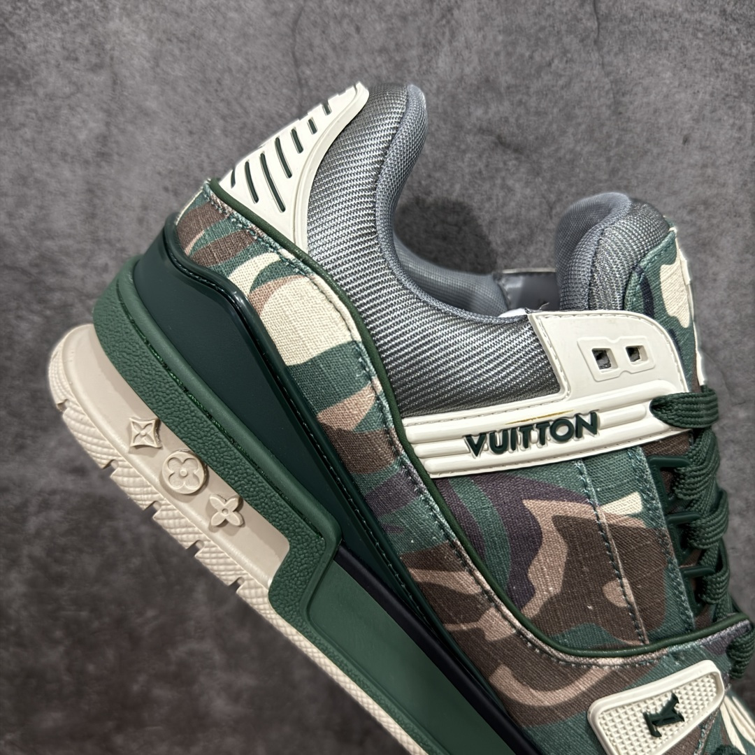 图片[7]-【莞产YS版本】Louis Vuitton Trainer lv时装走秀运动鞋 完美鞋型超高的清洁度 零毛边线头瑕疵 全套原楦原纸版原鞋开模 全网最具灵魂的版型 正确原装黄色鞋盒 正确中底印花 鞋面印花3D高频深度立体 全鞋电脑针车 紧密相连 针距密度一致 环保乳胶注塑鞋垫 厚度脚感还原原版 皮面裁剪部位 统一油边封口工艺 原装橡胶大底含胶量大底组合零偏差 专柜全套包装 防尘袋 说明书 质保卡 男女鞋 尺码： 38 39 40 41 42 43 44 45-选品中心