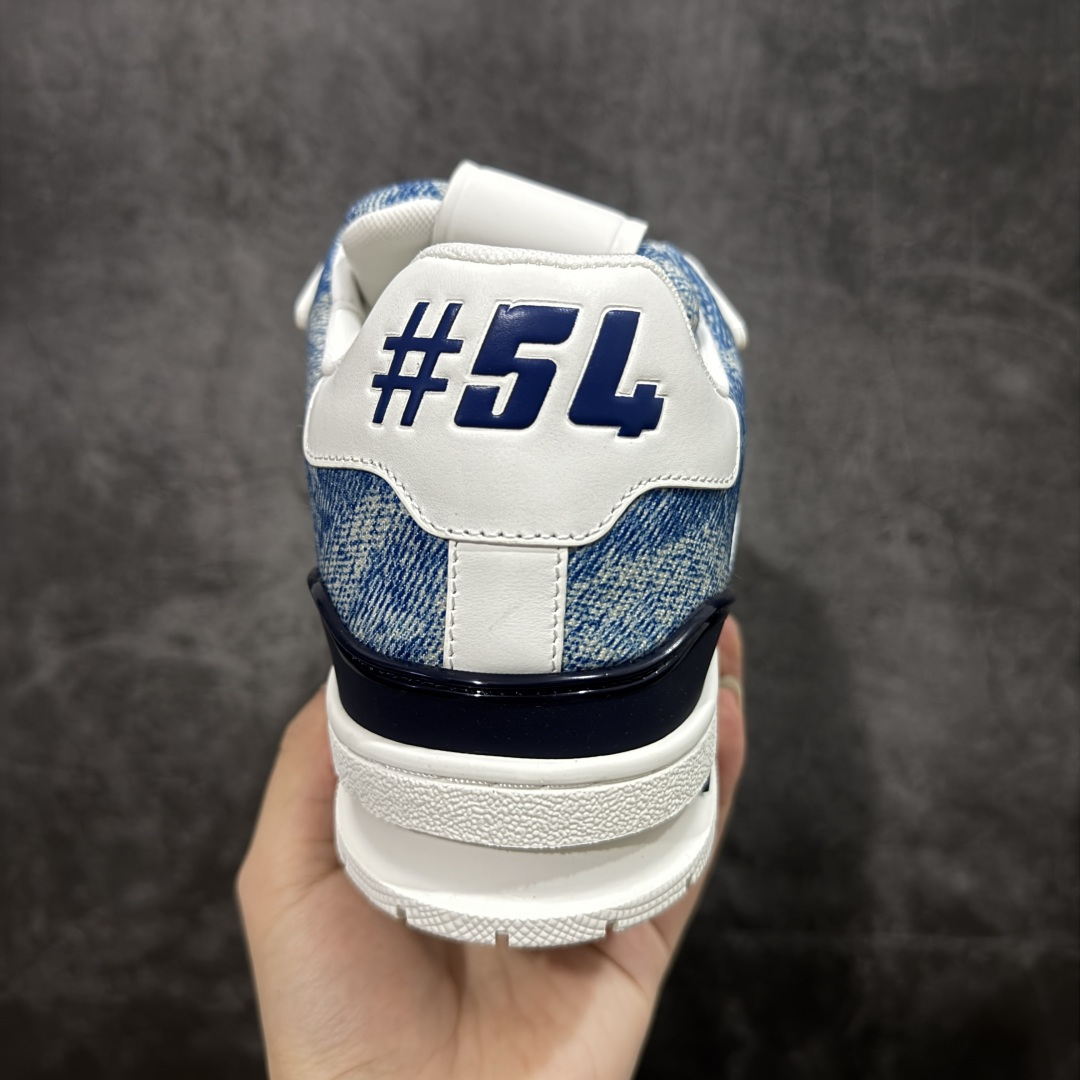 图片[4]-【莞产YS版本】Louis Vuitton Trainer lv时装走秀运动鞋 完美鞋型超高的清洁度 零毛边线头瑕疵 全套原楦原纸版原鞋开模 全网最具灵魂的版型 正确原装黄色鞋盒 正确中底印花 鞋面印花3D高频深度立体 全鞋电脑针车 紧密相连 针距密度一致 环保乳胶注塑鞋垫 厚度脚感还原原版 皮面裁剪部位 统一油边封口工艺 原装橡胶大底含胶量大底组合零偏差 专柜全套包装 防尘袋 说明书 质保卡 男女鞋 尺码： 38 39 40 41 42 43 44 45-选品中心