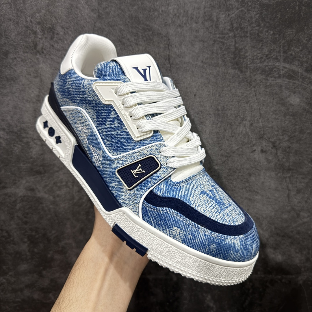 图片[3]-【莞产YS版本】Louis Vuitton Trainer lv时装走秀运动鞋 完美鞋型超高的清洁度 零毛边线头瑕疵 全套原楦原纸版原鞋开模 全网最具灵魂的版型 正确原装黄色鞋盒 正确中底印花 鞋面印花3D高频深度立体 全鞋电脑针车 紧密相连 针距密度一致 环保乳胶注塑鞋垫 厚度脚感还原原版 皮面裁剪部位 统一油边封口工艺 原装橡胶大底含胶量大底组合零偏差 专柜全套包装 防尘袋 说明书 质保卡 男女鞋 尺码： 38 39 40 41 42 43 44 45-选品中心