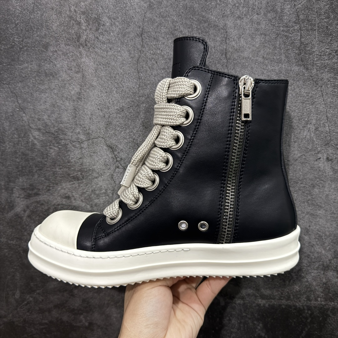 图片[2]-【莞产G版】RO / Rick Owens 瑞克·欧文斯 大匡威/西瓜头/薄底粗鞋带款，经典黑白熊猫配色！ 【皮料】 东莞原厂进口全新2024年新材质“摔纹粒面小牛皮” 【鞋带】 鞋带采用水染定织法工艺，高密度之下，透出光泽感！ 【拉链】 RO拉链定制logo刻字、拉顺感十足，无阻断感！ 【鞋头】奶白色小牛皮，软糯，轻轻按压有牛皮细细的纹理质感！ 【鞋舌】内里也是全牛皮，一整张牛皮切割，无拼皮、无边角料皮！ 【鞋底】TPU大底奶香味！硬度、肤感一比一！鞋底logo钢印清晰正确！ 【鞋垫】整张牛皮鞋垫 + 3层夹心泡棉材质（白+粉色），独家私人开模冲孔！ 【尺码】 ：36 37 38 39 40 41 42 43 44 45 46-选品中心