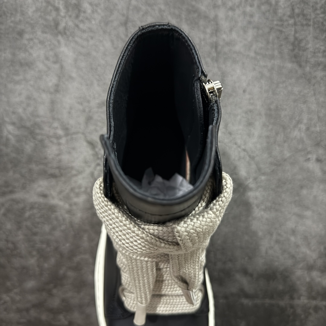 图片[8]-【莞产G版】RO / Rick Owens 瑞克·欧文斯 大匡威/西瓜头/薄底粗鞋带款，经典黑白熊猫配色！ 【皮料】 东莞原厂进口全新2024年新材质“摔纹粒面小牛皮” 【鞋带】 鞋带采用水染定织法工艺，高密度之下，透出光泽感！ 【拉链】 RO拉链定制logo刻字、拉顺感十足，无阻断感！ 【鞋头】奶白色小牛皮，软糯，轻轻按压有牛皮细细的纹理质感！ 【鞋舌】内里也是全牛皮，一整张牛皮切割，无拼皮、无边角料皮！ 【鞋底】TPU大底奶香味！硬度、肤感一比一！鞋底logo钢印清晰正确！ 【鞋垫】整张牛皮鞋垫 + 3层夹心泡棉材质（白+粉色），独家私人开模冲孔！ 【尺码】 ：36 37 38 39 40 41 42 43 44 45 46-选品中心