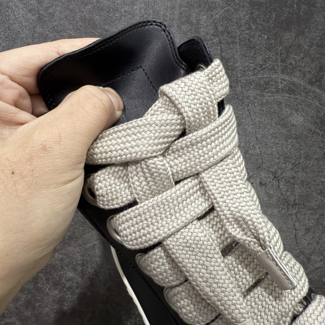 图片[5]-【莞产G版】RO / Rick Owens 瑞克·欧文斯 大匡威/西瓜头/薄底粗鞋带款，经典黑白熊猫配色！ 【皮料】 东莞原厂进口全新2024年新材质“摔纹粒面小牛皮” 【鞋带】 鞋带采用水染定织法工艺，高密度之下，透出光泽感！ 【拉链】 RO拉链定制logo刻字、拉顺感十足，无阻断感！ 【鞋头】奶白色小牛皮，软糯，轻轻按压有牛皮细细的纹理质感！ 【鞋舌】内里也是全牛皮，一整张牛皮切割，无拼皮、无边角料皮！ 【鞋底】TPU大底奶香味！硬度、肤感一比一！鞋底logo钢印清晰正确！ 【鞋垫】整张牛皮鞋垫 + 3层夹心泡棉材质（白+粉色），独家私人开模冲孔！ 【尺码】 ：36 37 38 39 40 41 42 43 44 45 46-选品中心