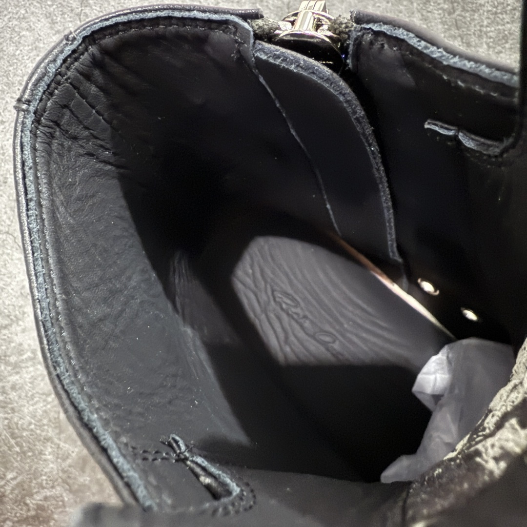 图片[7]-【莞产G版】RO / Rick Owens 瑞克·欧文斯 大匡威/西瓜头/薄底粗鞋带款，经典黑白熊猫配色！ 【皮料】 东莞原厂进口全新2024年新材质“摔纹粒面小牛皮” 【鞋带】 鞋带采用水染定织法工艺，高密度之下，透出光泽感！ 【拉链】 RO拉链定制logo刻字、拉顺感十足，无阻断感！ 【鞋头】奶白色小牛皮，软糯，轻轻按压有牛皮细细的纹理质感！ 【鞋舌】内里也是全牛皮，一整张牛皮切割，无拼皮、无边角料皮！ 【鞋底】TPU大底奶香味！硬度、肤感一比一！鞋底logo钢印清晰正确！ 【鞋垫】整张牛皮鞋垫 + 3层夹心泡棉材质（白+粉色），独家私人开模冲孔！ 【尺码】 ：36 37 38 39 40 41 42 43 44 45 46-选品中心