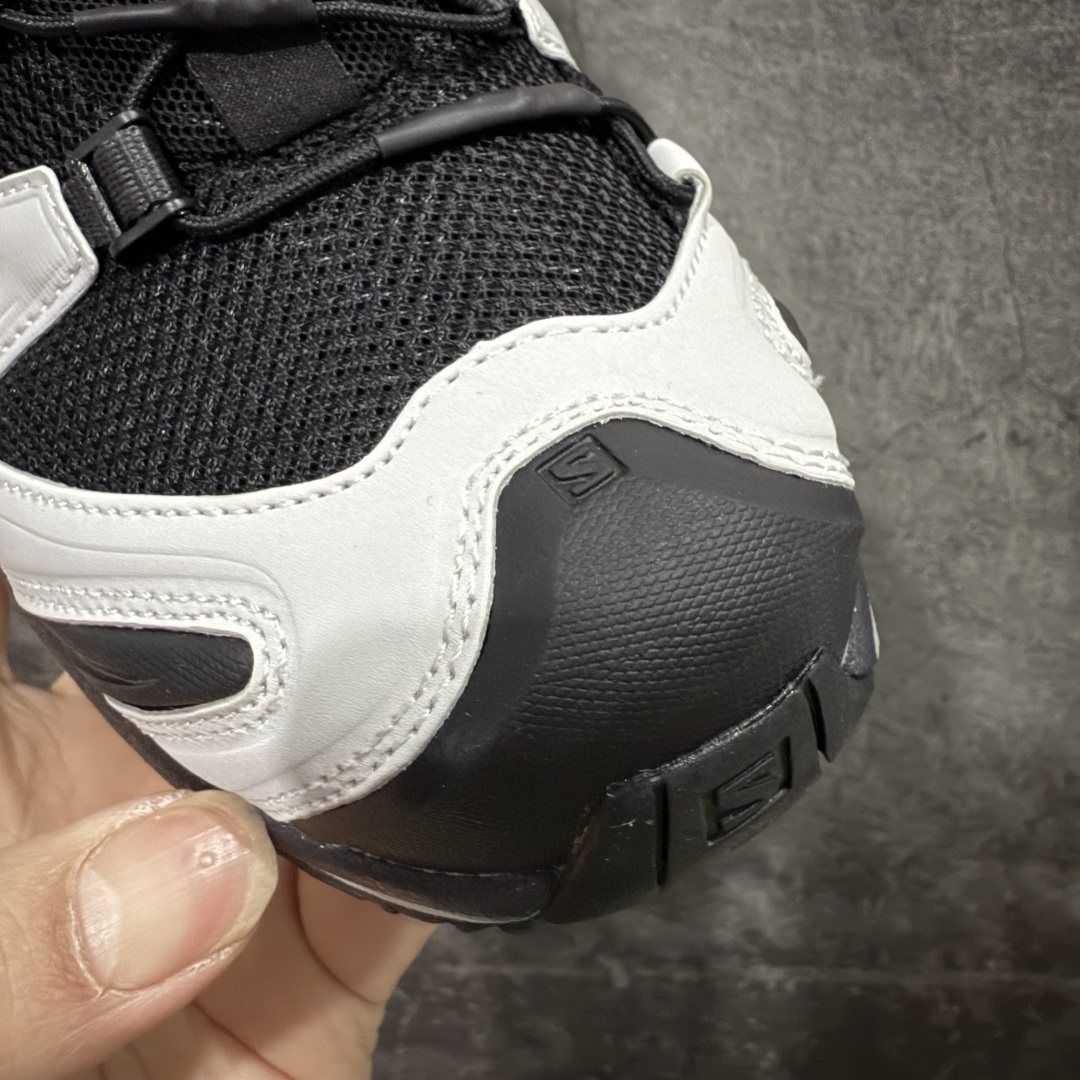 图片[5]-【w1版本】全新版本出货 纯原大厂出品 萨洛蒙 Salomon XA PRO 3D 户外轻便机能鞋 416174 纯原外贸平台特供订单 耗时半年巨作 全套原纸板楦头开发 原厂特供网布配套加持 确保原汁原味 完美呈现版型 原档数据独家私模五层组合大底 男女鞋同步官方开发至46.5 原装Ortholite轻量化鞋垫 中底布带钢印编号 原厂TPU锁扣 进口港宝加持 后跟自然饱满 还原公司包裹性 鞋面以“锯齿”状的包裹系统呈现 在基色底之下加入了各种色点缀 将公司的最新技术和时尚前卫的造型融入耐用的长跑款式中 鞋面由 TPU 薄膜制成 并焊接在高耐磨网眼上 使其既时尚又坚固 由 ACS底盘支撑 可增强稳定性和支撑力 以及由橡胶凸耳 Contragrip外底覆盖的 EVA 缓冲中底 旨在应对崎岖的地形 鞋舌上的彩色Salomon 标签、Quicklace 系统以及鞋头、鞋舌和鞋跟上的附加品牌使细节更加完美 让穿着者可以轻松驾驭户外与通勤下的任何运动生活场景 无缝鞋身户外随意纵横 颜值与脚感兼备 出街通勤 绝对非常吸睛 你值得拥有 尺码：36 36.5 37 38 38.5 39 40-选品中心