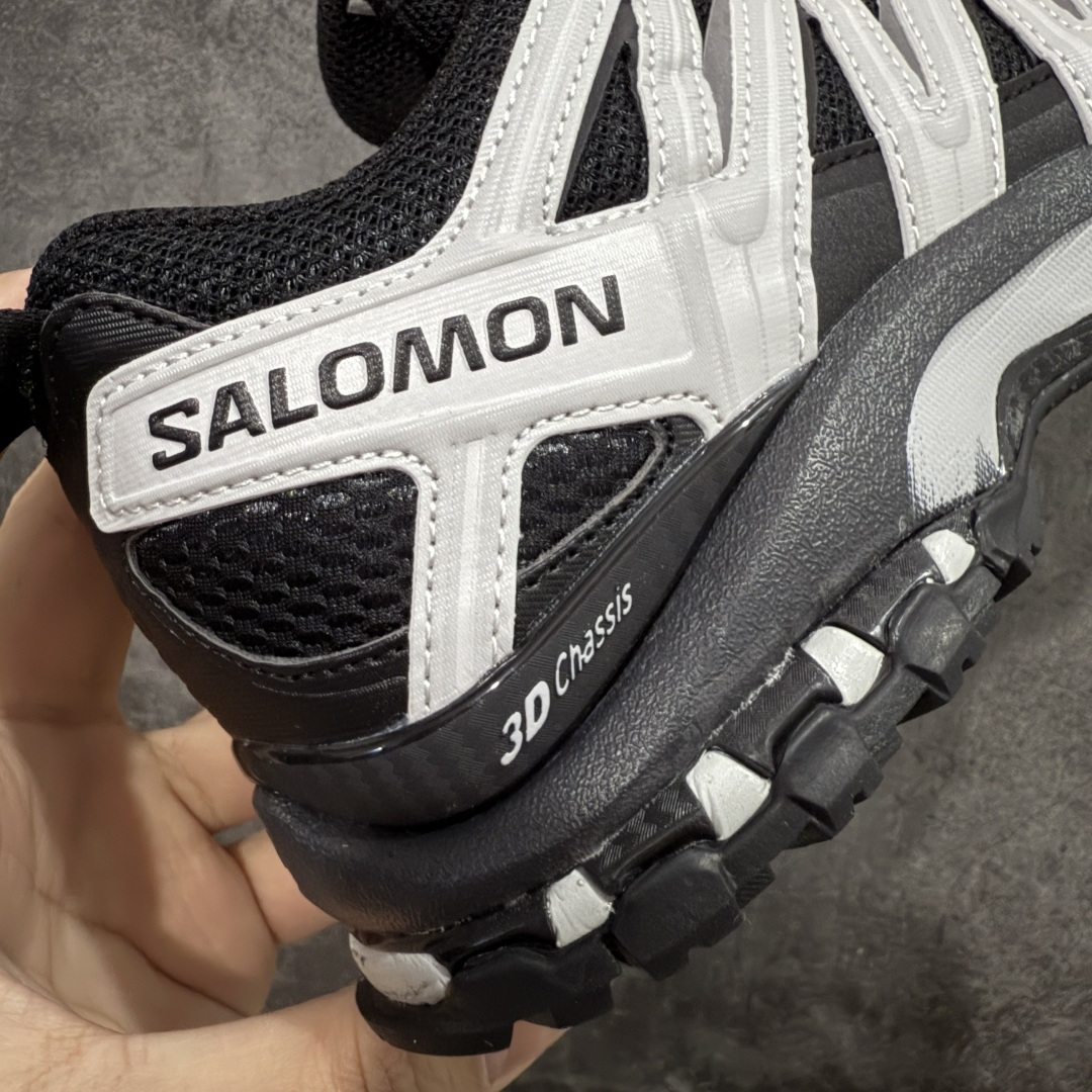 图片[3]-【w1版本】全新版本出货 纯原大厂出品 萨洛蒙 Salomon XA PRO 3D 户外轻便机能鞋 416174 纯原外贸平台特供订单 耗时半年巨作 全套原纸板楦头开发 原厂特供网布配套加持 确保原汁原味 完美呈现版型 原档数据独家私模五层组合大底 男女鞋同步官方开发至46.5 原装Ortholite轻量化鞋垫 中底布带钢印编号 原厂TPU锁扣 进口港宝加持 后跟自然饱满 还原公司包裹性 鞋面以“锯齿”状的包裹系统呈现 在基色底之下加入了各种色点缀 将公司的最新技术和时尚前卫的造型融入耐用的长跑款式中 鞋面由 TPU 薄膜制成 并焊接在高耐磨网眼上 使其既时尚又坚固 由 ACS底盘支撑 可增强稳定性和支撑力 以及由橡胶凸耳 Contragrip外底覆盖的 EVA 缓冲中底 旨在应对崎岖的地形 鞋舌上的彩色Salomon 标签、Quicklace 系统以及鞋头、鞋舌和鞋跟上的附加品牌使细节更加完美 让穿着者可以轻松驾驭户外与通勤下的任何运动生活场景 无缝鞋身户外随意纵横 颜值与脚感兼备 出街通勤 绝对非常吸睛 你值得拥有 尺码：36 36.5 37 38 38.5 39 40-选品中心