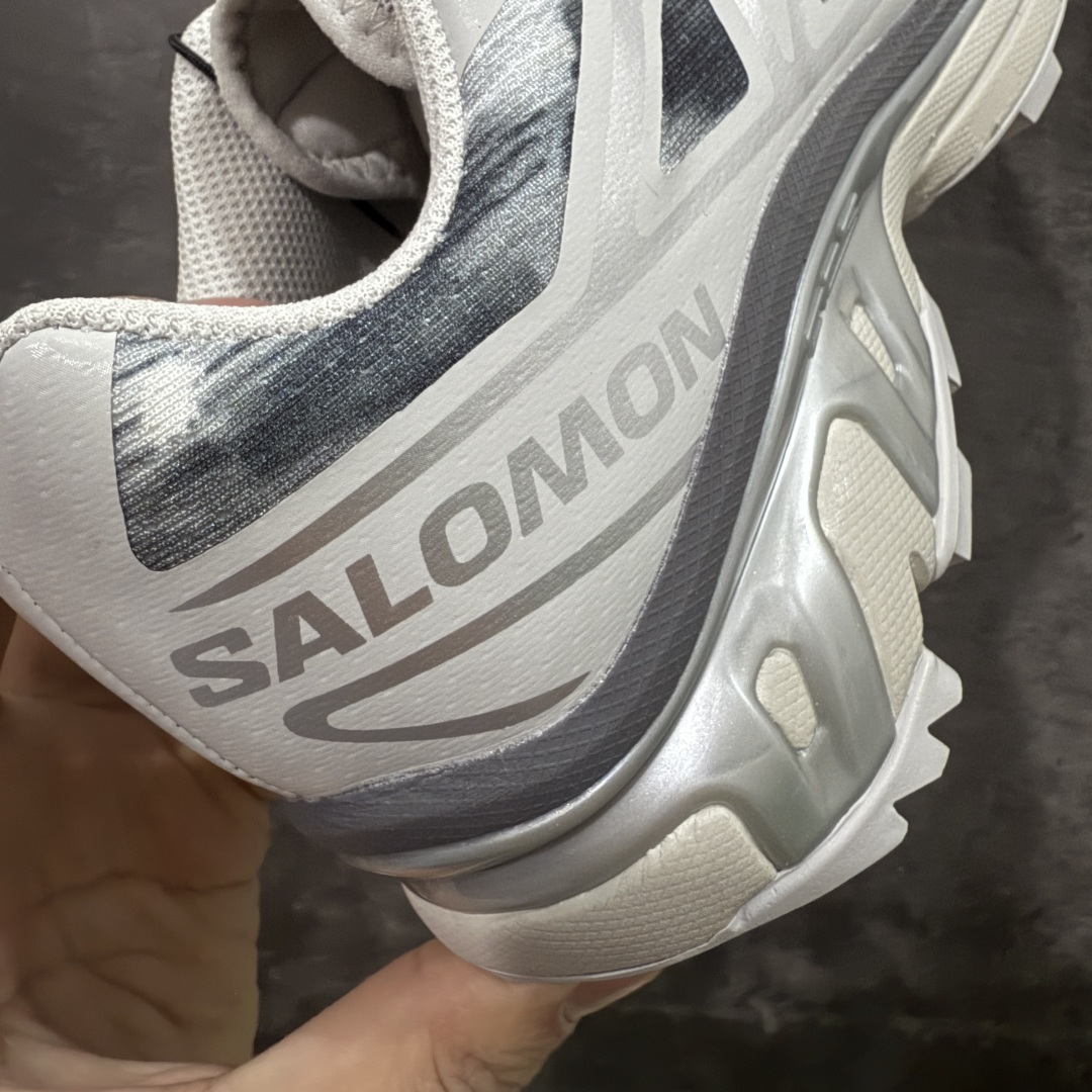 图片[2]-【巅峰版】 Salomon XT-6 Camo 萨洛蒙复古潮流户外机能登山跑鞋 478760 纯原外贸平台特供订单 耗时半年巨作 全套原纸板楦头开发 原厂特供网布配套加持 确保原汁原味 完美呈现版型 原档数据独家私模五层组合大底 原装Ortholite轻量化鞋垫 中底布带钢印编号 原厂TPU锁扣 进口港宝加持 后跟自然饱满 还原公司包裹性 鞋面以“锯齿”状的包裹系统呈现 在基色底之下加入了各种色点缀 将公司的最新技术和时尚前卫的造型融入耐用的长跑款式中 鞋面由 TPU 薄膜制成 并焊接在高耐磨网眼上 使其既时尚又坚固 由 ACS底盘支撑 可增强稳定性和支撑力 以及由橡胶凸耳 Contragrip外底覆盖的 EVA 缓冲中底 旨在应对崎岖的地形 鞋舌上的彩色Salomon 标签、Quicklace 系统以及鞋头、鞋舌和鞋跟上的附加品牌使细节更加完美 让穿着者可以轻松驾驭户外与通勤下的任何运动生活场景 无缝鞋身户外随意纵横 颜值与脚感兼备 出街通勤 绝对非常吸睛 你值得拥有 尺码：36 36.5 37.5 38 38.5 39 40 40.5 41 42 42.5 43 44 44.5 45-选品中心