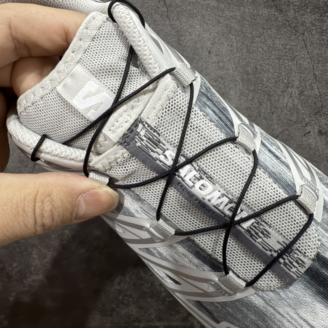 图片[5]-【巅峰版】 Salomon XT-6 Camo 萨洛蒙复古潮流户外机能登山跑鞋 478760 纯原外贸平台特供订单 耗时半年巨作 全套原纸板楦头开发 原厂特供网布配套加持 确保原汁原味 完美呈现版型 原档数据独家私模五层组合大底 原装Ortholite轻量化鞋垫 中底布带钢印编号 原厂TPU锁扣 进口港宝加持 后跟自然饱满 还原公司包裹性 鞋面以“锯齿”状的包裹系统呈现 在基色底之下加入了各种色点缀 将公司的最新技术和时尚前卫的造型融入耐用的长跑款式中 鞋面由 TPU 薄膜制成 并焊接在高耐磨网眼上 使其既时尚又坚固 由 ACS底盘支撑 可增强稳定性和支撑力 以及由橡胶凸耳 Contragrip外底覆盖的 EVA 缓冲中底 旨在应对崎岖的地形 鞋舌上的彩色Salomon 标签、Quicklace 系统以及鞋头、鞋舌和鞋跟上的附加品牌使细节更加完美 让穿着者可以轻松驾驭户外与通勤下的任何运动生活场景 无缝鞋身户外随意纵横 颜值与脚感兼备 出街通勤 绝对非常吸睛 你值得拥有 尺码：36 36.5 37.5 38 38.5 39 40 40.5 41 42 42.5 43 44 44.5 45-选品中心