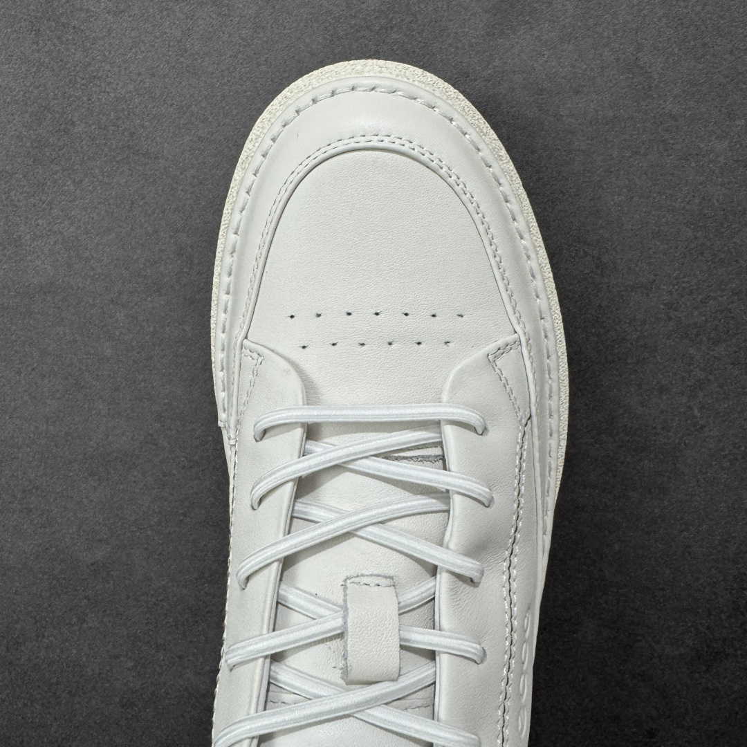 图片[8]-【公司级】Ecco 爱步2022秋冬新款皮面休闲防滑平底鞋 #摒弃传统鞋面设计，舒适牛皮鞋面 手感细腻顺滑，纹理清晰 柔软脚感随心穿脱 质感清晰的鞋带，搭载柔韧橡胶鞋底 脚感柔软舒适，适宜多种地形 轻松行走，触感细腻 一双时尚休闲鞋 拒绝束缚 让你黑夜也是最靓的那一个 货号：958836-01002 尺码：38 39 40 41 42 43 44 皮鞋码-选品中心