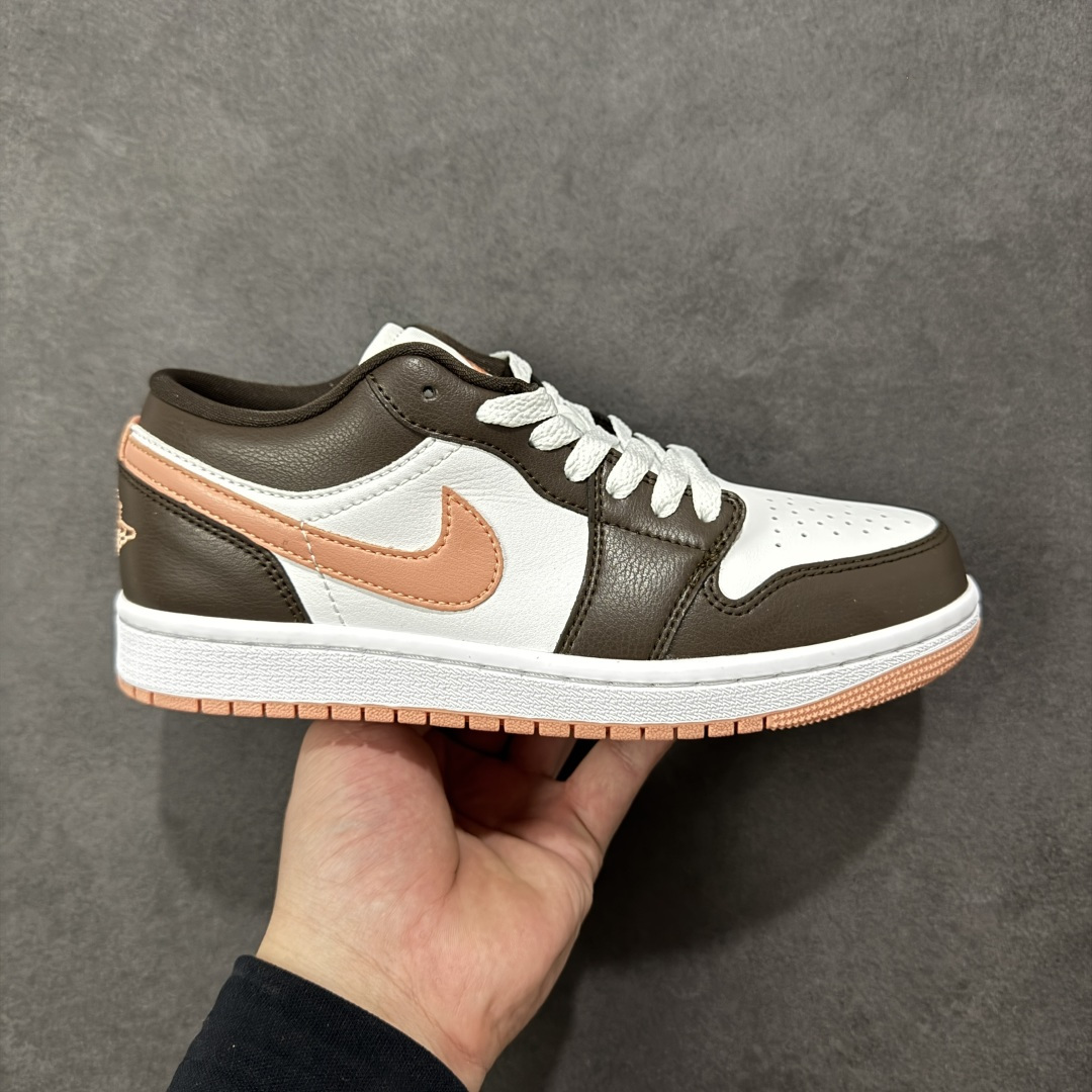 【H11版本】耐克Nike Air Jordan 1 AJ1经典复古经典低帮百搭文化篮球鞋 DC0774-182 公司级真标半码制#原档案原数据开发版型#采用荔枝纹头层皮革鞋面材质#原厂立体填充鞋舌海绵#中底注胶孔及缜密中底拉帮工艺#原数据开发模具大底 尺码:35.5 36 36.5 37.5 38 38.5 39 40 40.5 41 42 42.5 43 44 44.5 45 46 47.5 编码:H11B270280-选品中心