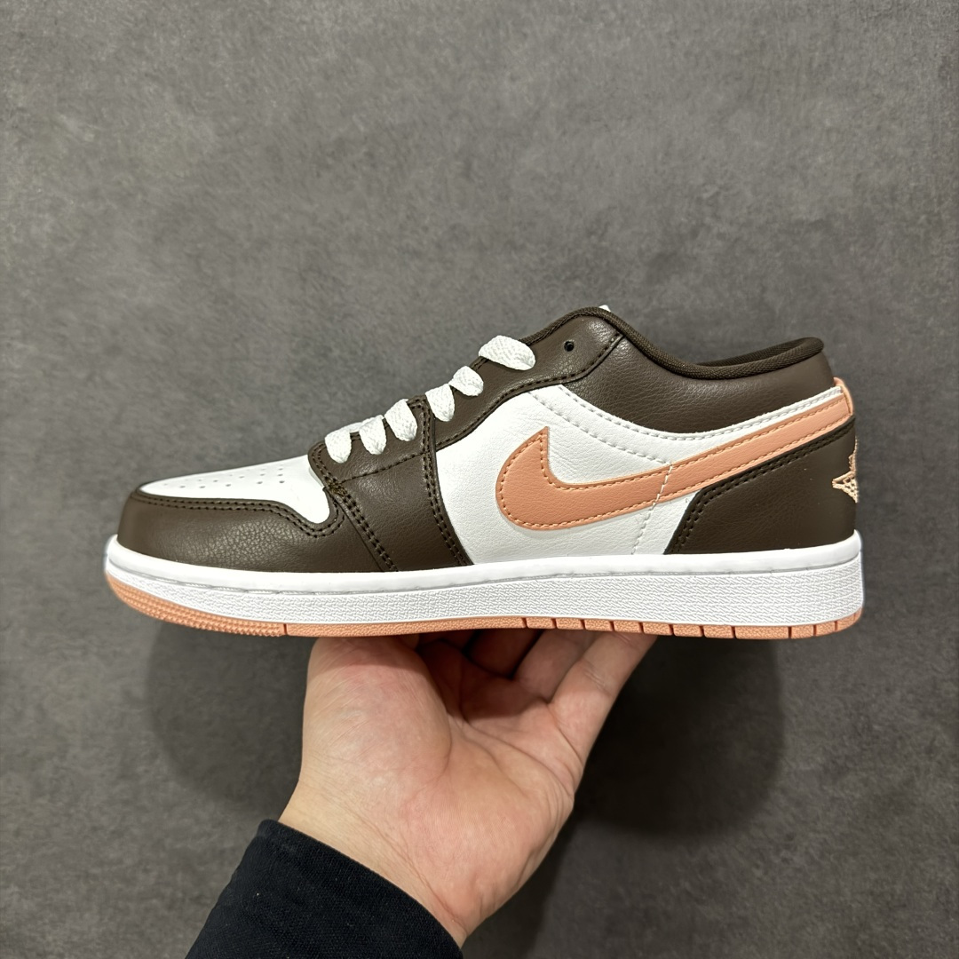 图片[2]-【H11版本】耐克Nike Air Jordan 1 AJ1经典复古经典低帮百搭文化篮球鞋 DC0774-182 公司级真标半码制#原档案原数据开发版型#采用荔枝纹头层皮革鞋面材质#原厂立体填充鞋舌海绵#中底注胶孔及缜密中底拉帮工艺#原数据开发模具大底 尺码：35.5 36 36.5 37.5 38 38.5 39 40 40.5 41 42 42.5 43 44 44.5 45 46 47.5 编码：H11B270280-选品中心