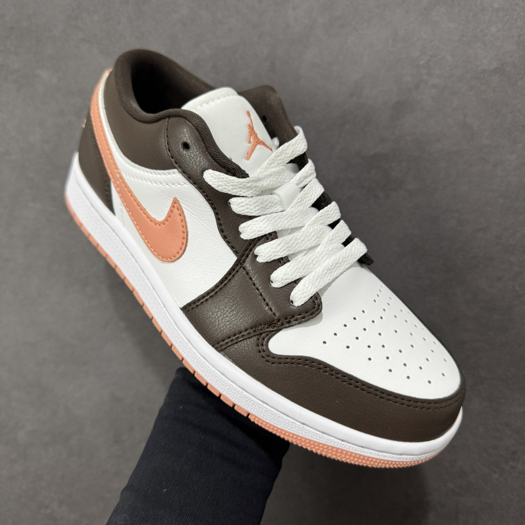 图片[3]-【H11版本】耐克Nike Air Jordan 1 AJ1经典复古经典低帮百搭文化篮球鞋 DC0774-182 公司级真标半码制#原档案原数据开发版型#采用荔枝纹头层皮革鞋面材质#原厂立体填充鞋舌海绵#中底注胶孔及缜密中底拉帮工艺#原数据开发模具大底 尺码：35.5 36 36.5 37.5 38 38.5 39 40 40.5 41 42 42.5 43 44 44.5 45 46 47.5 编码：H11B270280-选品中心