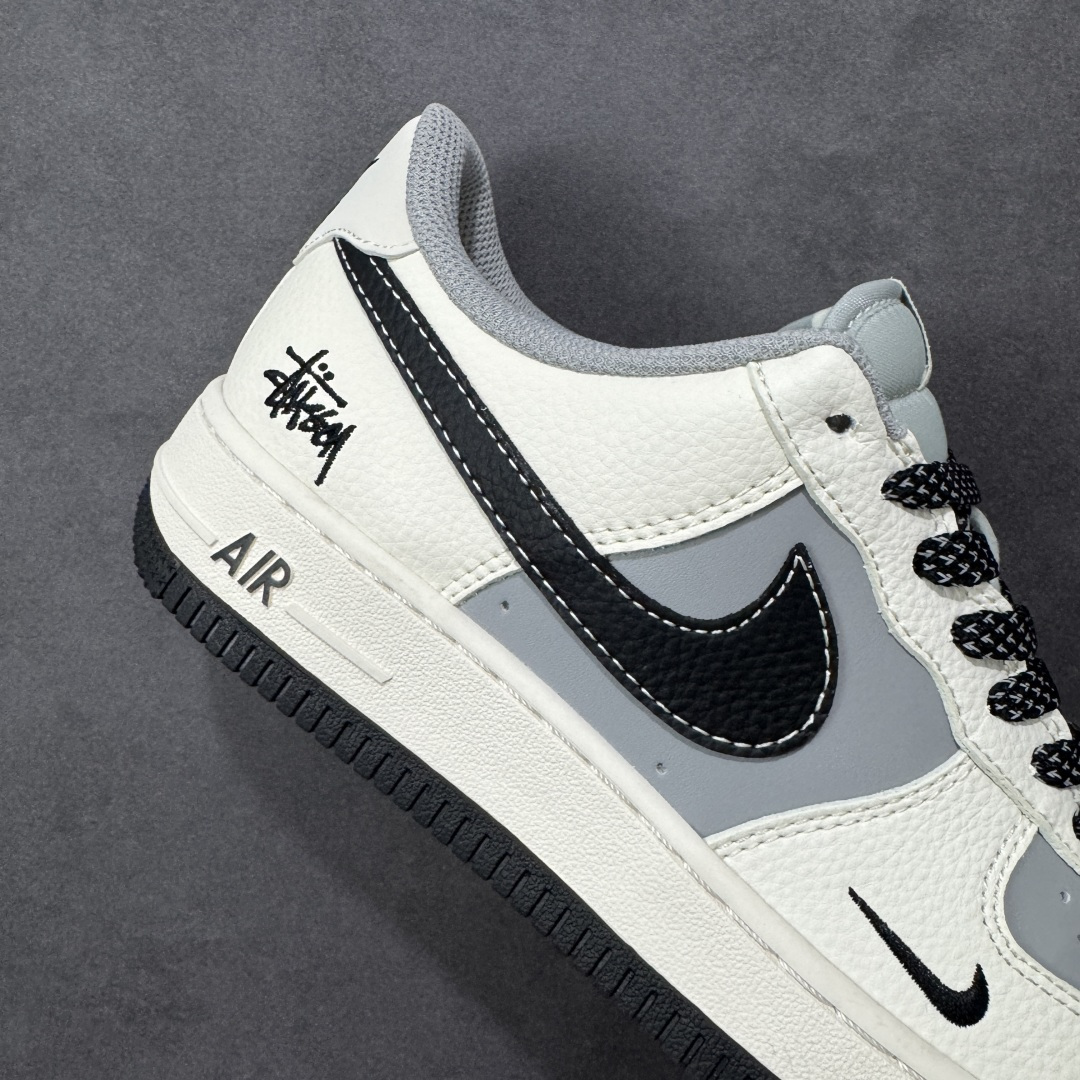 图片[6]-【定制版】NIke Air Force 1 \’07 Low “斯图西联名——米黑灰拼接”空军一号 低帮 运动鞋 休闲鞋 折边针车 工艺难度大 原楦头原纸板 原装鞋盒 定制五金配件 内置全掌气垫 原厂鞋底 货号：JS8028-017 尺码：36 36.5 37.5 38 38.5 39 40 40.5 41 42 42.5 43 44 44.5 45 编码：HXSB310320-选品中心
