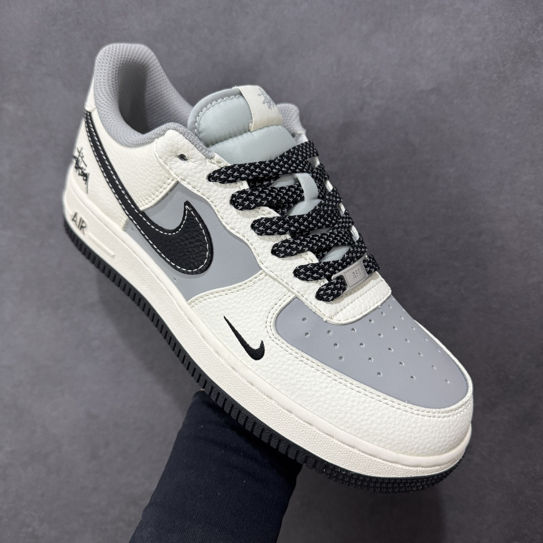 图片[3]-【定制版】NIke Air Force 1 \’07 Low “斯图西联名——米黑灰拼接”空军一号 低帮 运动鞋 休闲鞋 折边针车 工艺难度大 原楦头原纸板 原装鞋盒 定制五金配件 内置全掌气垫 原厂鞋底 货号：JS8028-017 尺码：36 36.5 37.5 38 38.5 39 40 40.5 41 42 42.5 43 44 44.5 45 编码：HXSB310320-选品中心