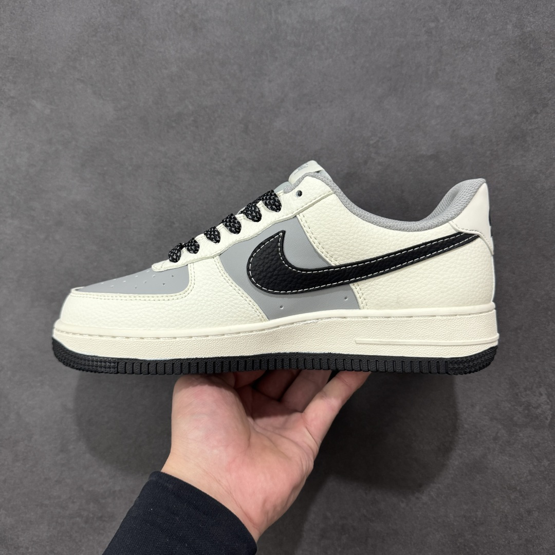 图片[2]-【定制版】NIke Air Force 1 \’07 Low “斯图西联名——米黑灰拼接”空军一号 低帮 运动鞋 休闲鞋 折边针车 工艺难度大 原楦头原纸板 原装鞋盒 定制五金配件 内置全掌气垫 原厂鞋底 货号：JS8028-017 尺码：36 36.5 37.5 38 38.5 39 40 40.5 41 42 42.5 43 44 44.5 45 编码：HXSB310320-选品中心