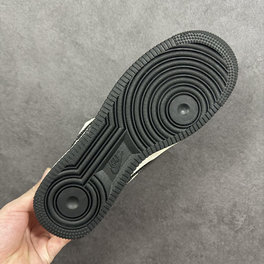 图片[9]-【定制版】NIke Air Force 1 \’07 Low “斯图西联名——米黑灰拼接”空军一号 低帮 运动鞋 休闲鞋 折边针车 工艺难度大 原楦头原纸板 原装鞋盒 定制五金配件 内置全掌气垫 原厂鞋底 货号：JS8028-017 尺码：36 36.5 37.5 38 38.5 39 40 40.5 41 42 42.5 43 44 44.5 45 编码：HXSB310320-选品中心