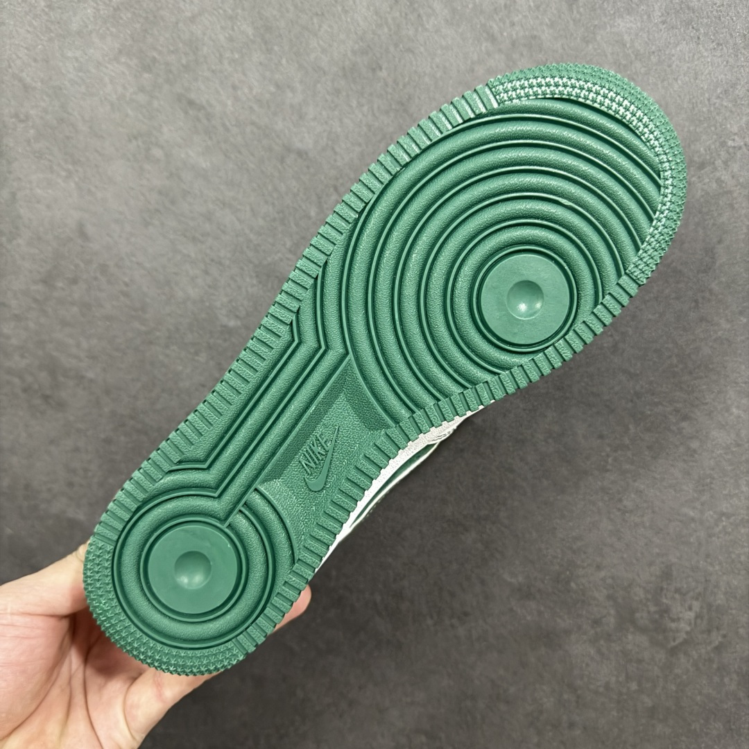 图片[9]-【定制版】NIke Air Force 1 \’07 Low “北面联名——绿猪八翻毛”空军一号 低帮 运动鞋 休闲鞋 折边针车 工艺难度大 原楦头原纸板 原装鞋盒 定制五金配件 内置全掌气垫 原厂鞋底 货号：SU2305-561 尺码：36 36.5 37.5 38 38.5 39 40 40.5 41 42 42.5 43 44 44.5 45 编码：HXSA310320-选品中心