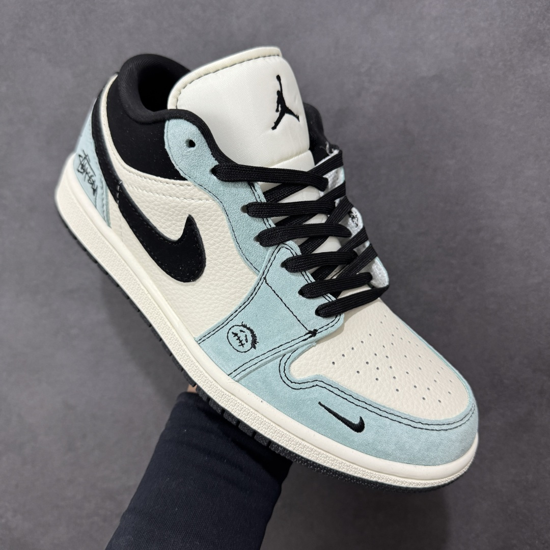 图片[3]-【定制版】Nike Air Force 1 \’07 Low “斯图西联名——鬼脸米灰黑”空军一号 高端定制 低帮 运动鞋 休闲鞋 折边针车 工艺难度大 原楦头原纸板 原装鞋盒 定制五金配件 内置全掌气垫 原厂鞋底 货号：QJ1988-005 尺码：36 36.5 37.5 38 38.5 39 40 40.5 41 42 42.5 43 44 44.5 45-选品中心