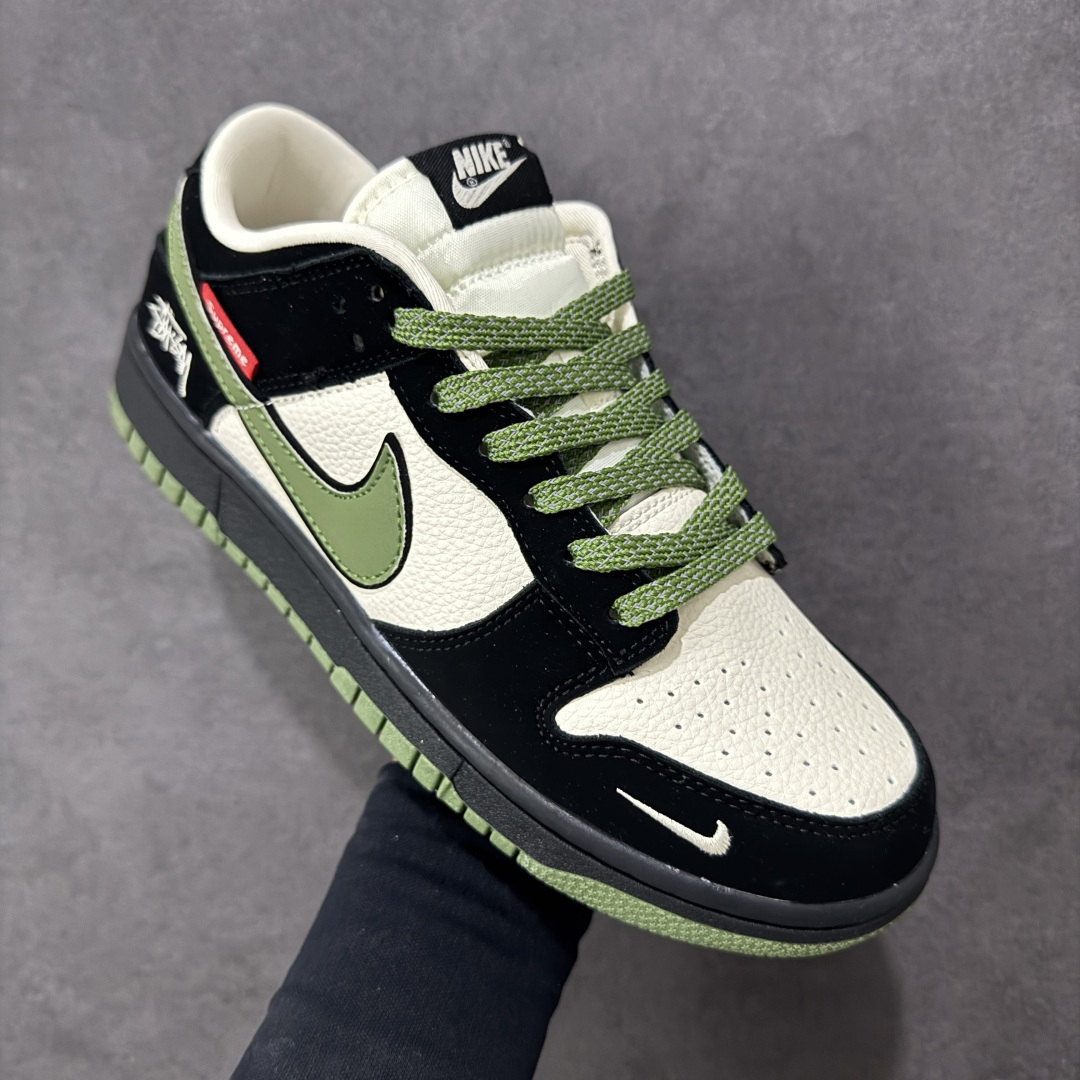 图片[3]-【定制版】Nike SB Dunk Low “Superme联名——军绿麂皮” 高端定制 低帮休闲板鞋 定制鞋盒 大厂纯原品质出货 超高清洁度 皮料切割干净无任何毛边 细节完美 货号：SD8888-006 尺码： 36 36.5 37.5 38 38.5 39 40 40.5 41 42 42.5 43 44 44.5 45-选品中心