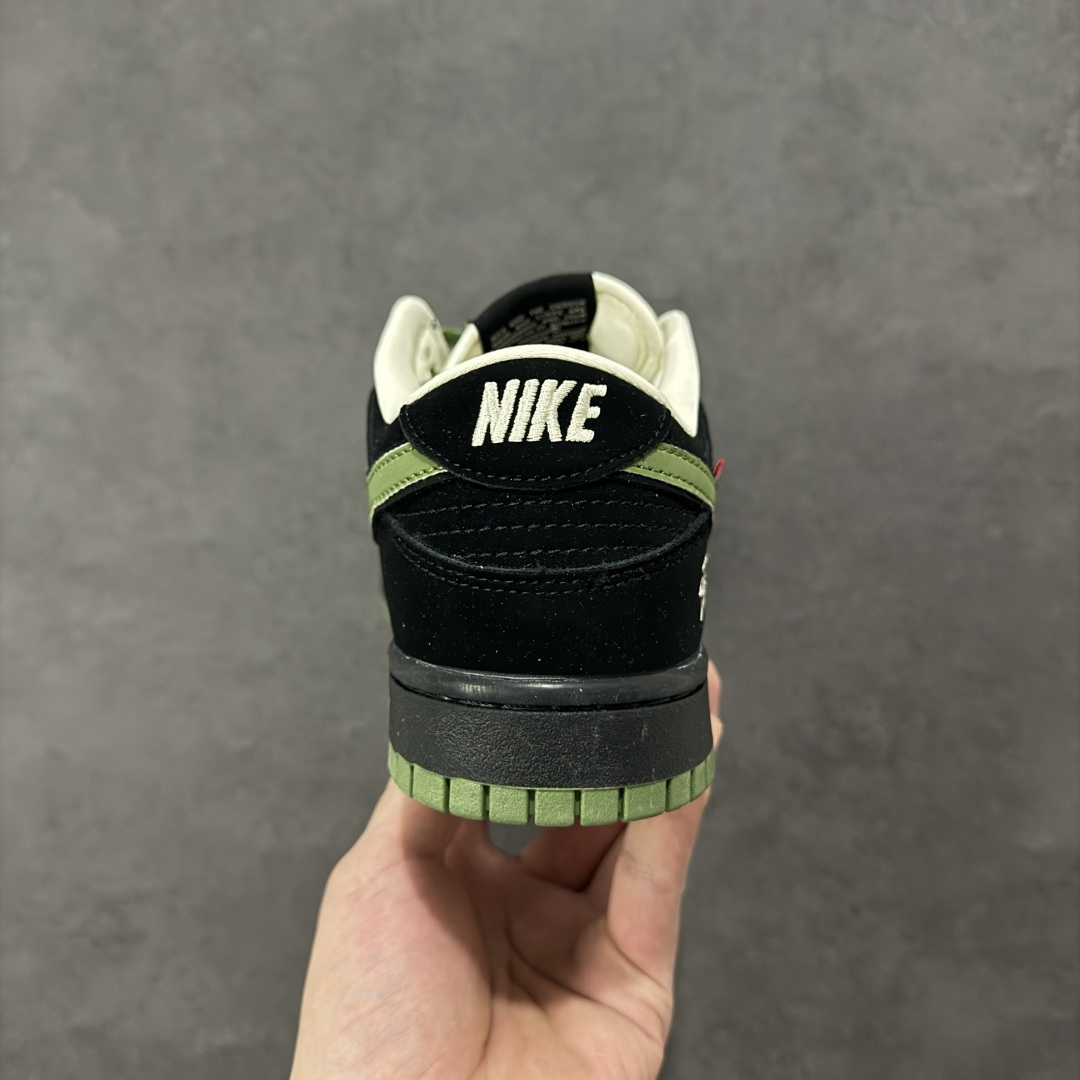 图片[4]-【定制版】Nike SB Dunk Low “Superme联名——军绿麂皮” 高端定制 低帮休闲板鞋 定制鞋盒 大厂纯原品质出货 超高清洁度 皮料切割干净无任何毛边 细节完美 货号：SD8888-006 尺码： 36 36.5 37.5 38 38.5 39 40 40.5 41 42 42.5 43 44 44.5 45-选品中心