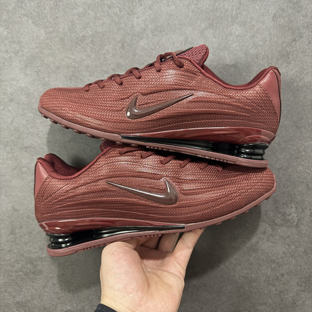 图片[6]-【外贸版】Nike SHOX Z 后掌气柱先锋机能风跑鞋 Nike Shox Z搭载了Nike标志性的Shox缓震科技 后跟的气柱能有效吸收冲击能量提供良好的缓震效果 采用轻盈透气的材质制作鞋面能确保脚部保持干爽舒适 贴合脚部曲线 带来舒适的包裹感 “猫跟”设计不仅提升了时尚感 还增强了穿着时的稳定性 使脚部在行走或运动过程中能保持平衡 尺码： 36 36.5 37.5 38 38.5 39 40 40.5 41 42 42.5 43 44 44.5 45 46-选品中心