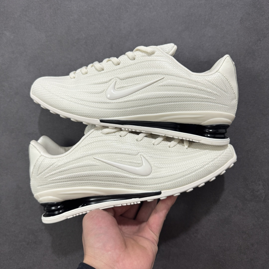 图片[5]-【外贸版】Nike SHOX Z 后掌气柱先锋机能风跑鞋 Nike Shox Z搭载了Nike标志性的Shox缓震科技 后跟的气柱能有效吸收冲击能量提供良好的缓震效果 采用轻盈透气的材质制作鞋面能确保脚部保持干爽舒适 贴合脚部曲线 带来舒适的包裹感 “猫跟”设计不仅提升了时尚感 还增强了穿着时的稳定性 使脚部在行走或运动过程中能保持平衡 尺码： 36 36.5 37.5 38 38.5 39 40 40.5 41 42 42.5 43 44 44.5 45 46-选品中心