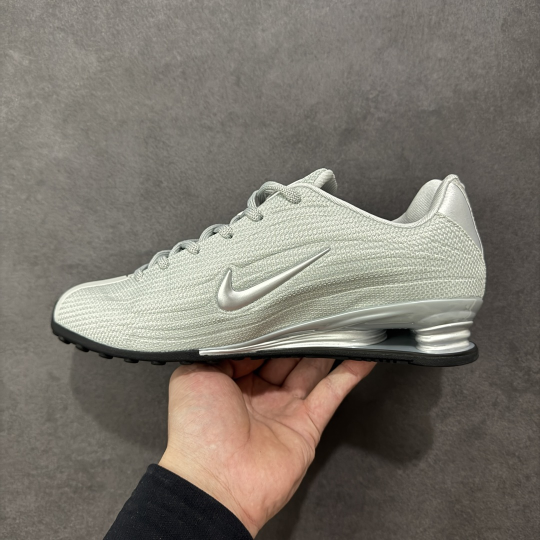 【纯原】Nike SHOX Z 后掌气柱先锋机能风跑鞋 HQ7540-001Nike Shox Z搭载了