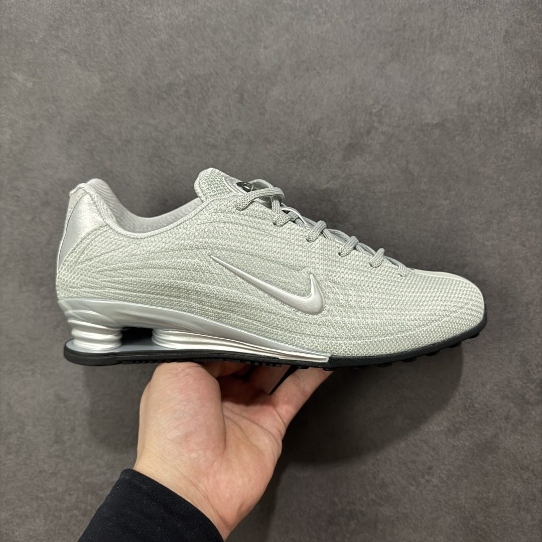 【纯原】Nike SHOX Z 后掌气柱先锋机能风跑鞋 HQ7540-001Nike Shox Z搭载了