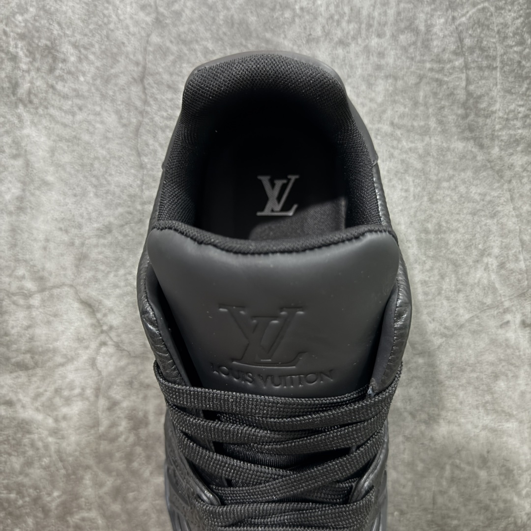 图片[8]-【莞产YS版本】Louis Vuitton Trainer lv时装走秀运动鞋 完美鞋型超高的清洁度 零毛边线头瑕疵 全套原楦原纸版原鞋开模 全网最具灵魂的版型 正确原装黄色鞋盒 正确中底印花 鞋面印花3D高频深度立体 全鞋电脑针车 紧密相连 针距密度一致 环保乳胶注塑鞋垫 厚度脚感还原原版 皮面裁剪部位 统一油边封口工艺 原装橡胶大底含胶量大底组合零偏差 专柜全套包装 防尘袋 说明书 质保卡 男女鞋 尺码： 38 39 40 41 42 43 44 45-选品中心