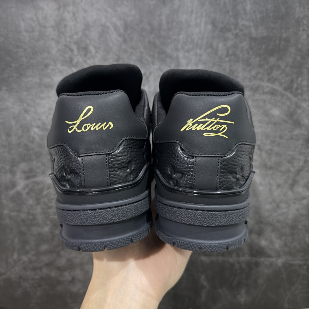 图片[4]-【莞产YS版本】Louis Vuitton Trainer lv时装走秀运动鞋 完美鞋型超高的清洁度 零毛边线头瑕疵 全套原楦原纸版原鞋开模 全网最具灵魂的版型 正确原装黄色鞋盒 正确中底印花 鞋面印花3D高频深度立体 全鞋电脑针车 紧密相连 针距密度一致 环保乳胶注塑鞋垫 厚度脚感还原原版 皮面裁剪部位 统一油边封口工艺 原装橡胶大底含胶量大底组合零偏差 专柜全套包装 防尘袋 说明书 质保卡 男女鞋 尺码： 38 39 40 41 42 43 44 45-选品中心