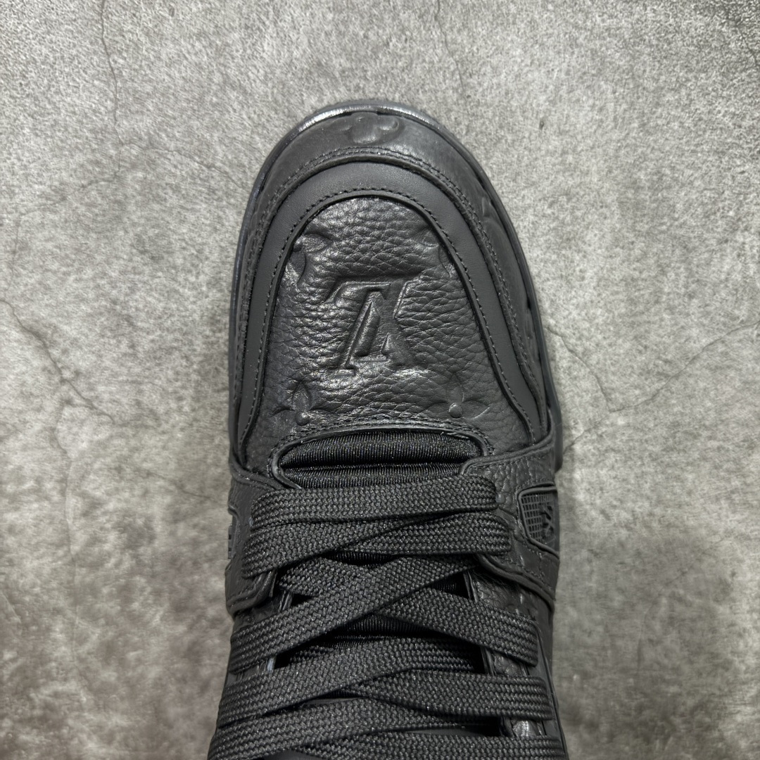 图片[5]-【莞产YS版本】Louis Vuitton Trainer lv时装走秀运动鞋 完美鞋型超高的清洁度 零毛边线头瑕疵 全套原楦原纸版原鞋开模 全网最具灵魂的版型 正确原装黄色鞋盒 正确中底印花 鞋面印花3D高频深度立体 全鞋电脑针车 紧密相连 针距密度一致 环保乳胶注塑鞋垫 厚度脚感还原原版 皮面裁剪部位 统一油边封口工艺 原装橡胶大底含胶量大底组合零偏差 专柜全套包装 防尘袋 说明书 质保卡 男女鞋 尺码： 38 39 40 41 42 43 44 45-选品中心
