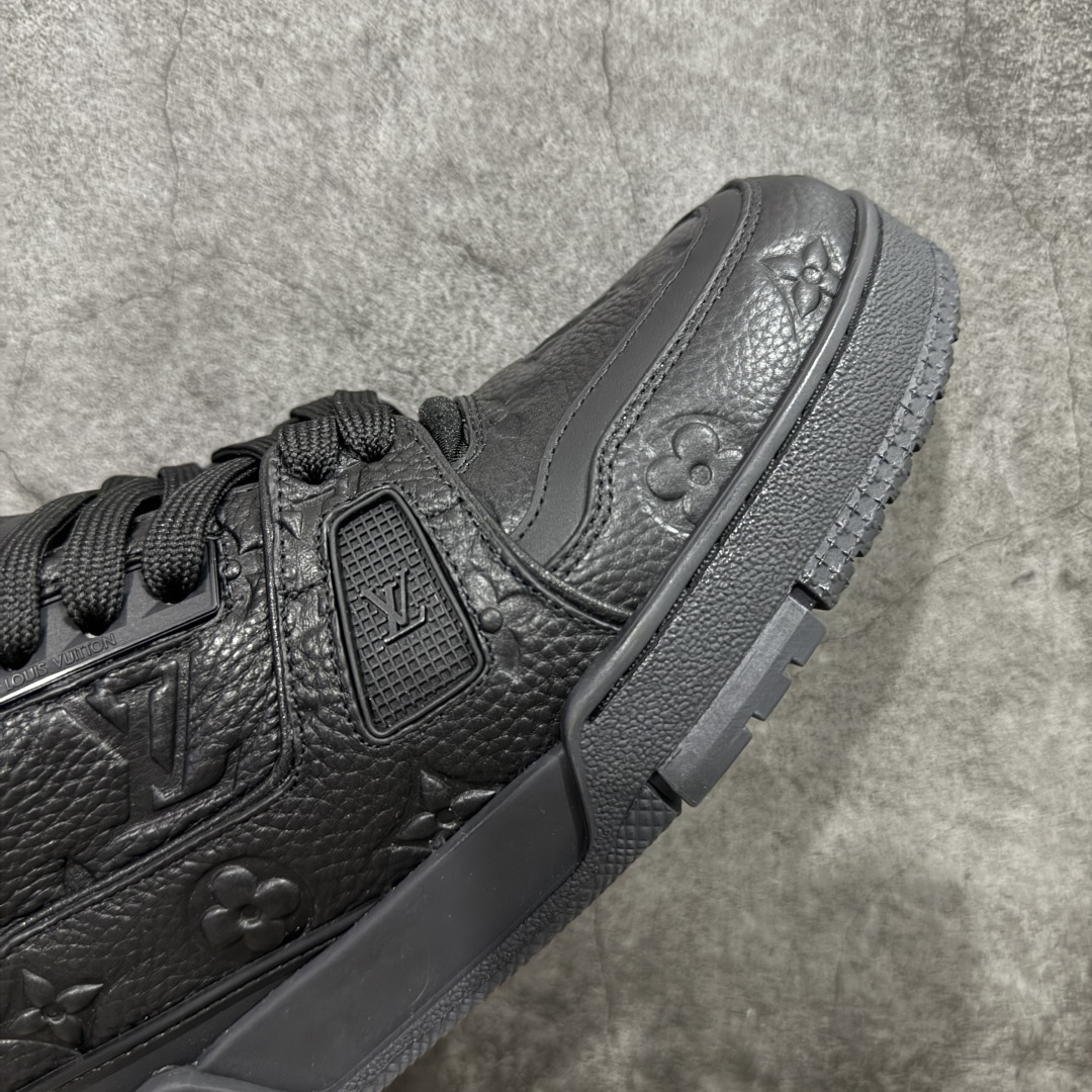 图片[6]-【莞产YS版本】Louis Vuitton Trainer lv时装走秀运动鞋 完美鞋型超高的清洁度 零毛边线头瑕疵 全套原楦原纸版原鞋开模 全网最具灵魂的版型 正确原装黄色鞋盒 正确中底印花 鞋面印花3D高频深度立体 全鞋电脑针车 紧密相连 针距密度一致 环保乳胶注塑鞋垫 厚度脚感还原原版 皮面裁剪部位 统一油边封口工艺 原装橡胶大底含胶量大底组合零偏差 专柜全套包装 防尘袋 说明书 质保卡 男女鞋 尺码： 38 39 40 41 42 43 44 45-选品中心