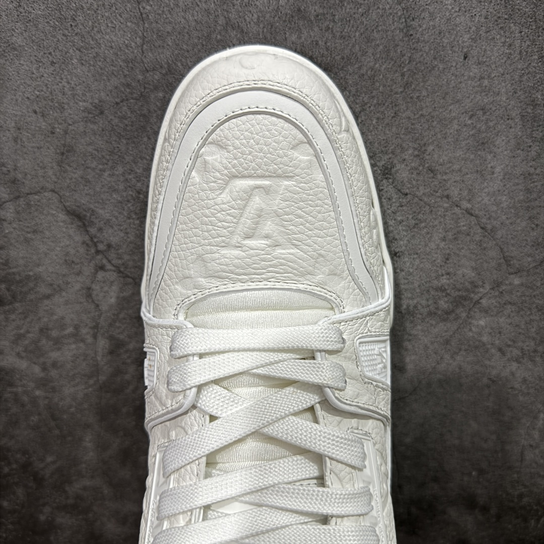 图片[5]-【莞产YS版本】Louis Vuitton Trainer lv时装走秀运动鞋 完美鞋型超高的清洁度 零毛边线头瑕疵 全套原楦原纸版原鞋开模 全网最具灵魂的版型 正确原装黄色鞋盒 正确中底印花 鞋面印花3D高频深度立体 全鞋电脑针车 紧密相连 针距密度一致 环保乳胶注塑鞋垫 厚度脚感还原原版 皮面裁剪部位 统一油边封口工艺 原装橡胶大底含胶量大底组合零偏差 专柜全套包装 防尘袋 说明书 质保卡 男女鞋 尺码： 38 39 40 41 42 43 44 45-选品中心