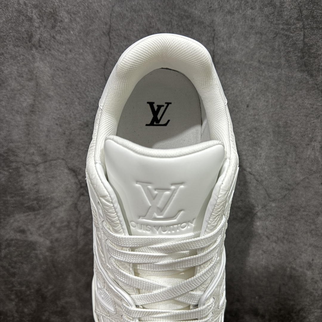 图片[8]-【莞产YS版本】Louis Vuitton Trainer lv时装走秀运动鞋 完美鞋型超高的清洁度 零毛边线头瑕疵 全套原楦原纸版原鞋开模 全网最具灵魂的版型 正确原装黄色鞋盒 正确中底印花 鞋面印花3D高频深度立体 全鞋电脑针车 紧密相连 针距密度一致 环保乳胶注塑鞋垫 厚度脚感还原原版 皮面裁剪部位 统一油边封口工艺 原装橡胶大底含胶量大底组合零偏差 专柜全套包装 防尘袋 说明书 质保卡 男女鞋 尺码： 38 39 40 41 42 43 44 45-选品中心