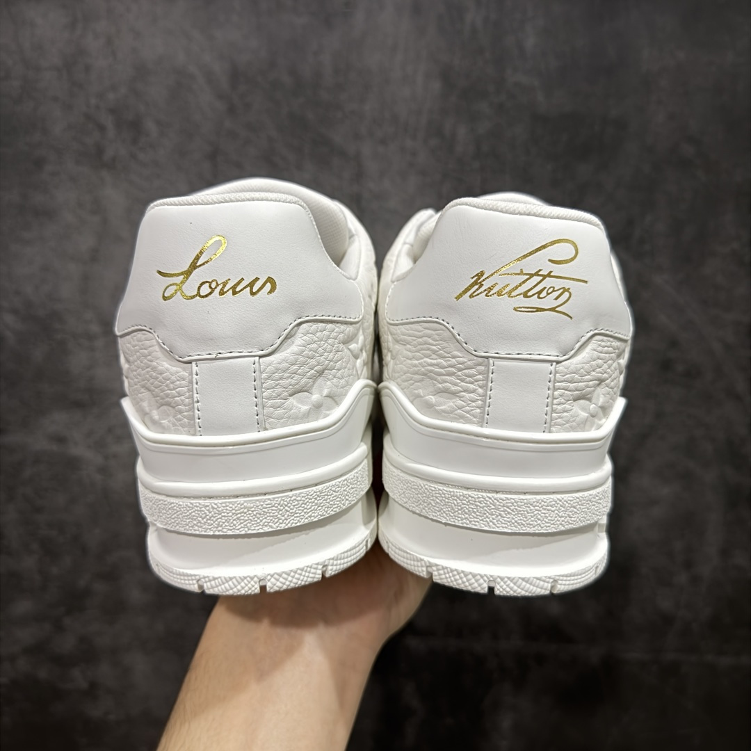 图片[4]-【莞产YS版本】Louis Vuitton Trainer lv时装走秀运动鞋 完美鞋型超高的清洁度 零毛边线头瑕疵 全套原楦原纸版原鞋开模 全网最具灵魂的版型 正确原装黄色鞋盒 正确中底印花 鞋面印花3D高频深度立体 全鞋电脑针车 紧密相连 针距密度一致 环保乳胶注塑鞋垫 厚度脚感还原原版 皮面裁剪部位 统一油边封口工艺 原装橡胶大底含胶量大底组合零偏差 专柜全套包装 防尘袋 说明书 质保卡 男女鞋 尺码： 38 39 40 41 42 43 44 45-选品中心