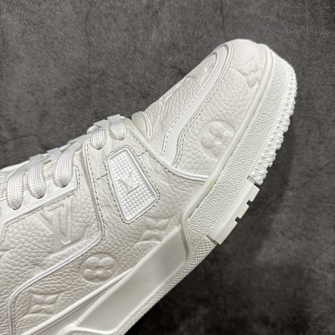 图片[6]-【莞产YS版本】Louis Vuitton Trainer lv时装走秀运动鞋 完美鞋型超高的清洁度 零毛边线头瑕疵 全套原楦原纸版原鞋开模 全网最具灵魂的版型 正确原装黄色鞋盒 正确中底印花 鞋面印花3D高频深度立体 全鞋电脑针车 紧密相连 针距密度一致 环保乳胶注塑鞋垫 厚度脚感还原原版 皮面裁剪部位 统一油边封口工艺 原装橡胶大底含胶量大底组合零偏差 专柜全套包装 防尘袋 说明书 质保卡 男女鞋 尺码： 38 39 40 41 42 43 44 45-选品中心