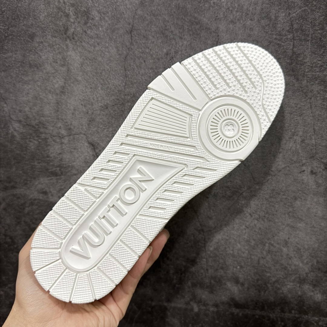 图片[9]-【莞产YS版本】Louis Vuitton Trainer lv时装走秀运动鞋 完美鞋型超高的清洁度 零毛边线头瑕疵 全套原楦原纸版原鞋开模 全网最具灵魂的版型 正确原装黄色鞋盒 正确中底印花 鞋面印花3D高频深度立体 全鞋电脑针车 紧密相连 针距密度一致 环保乳胶注塑鞋垫 厚度脚感还原原版 皮面裁剪部位 统一油边封口工艺 原装橡胶大底含胶量大底组合零偏差 专柜全套包装 防尘袋 说明书 质保卡 男女鞋 尺码： 38 39 40 41 42 43 44 45-选品中心