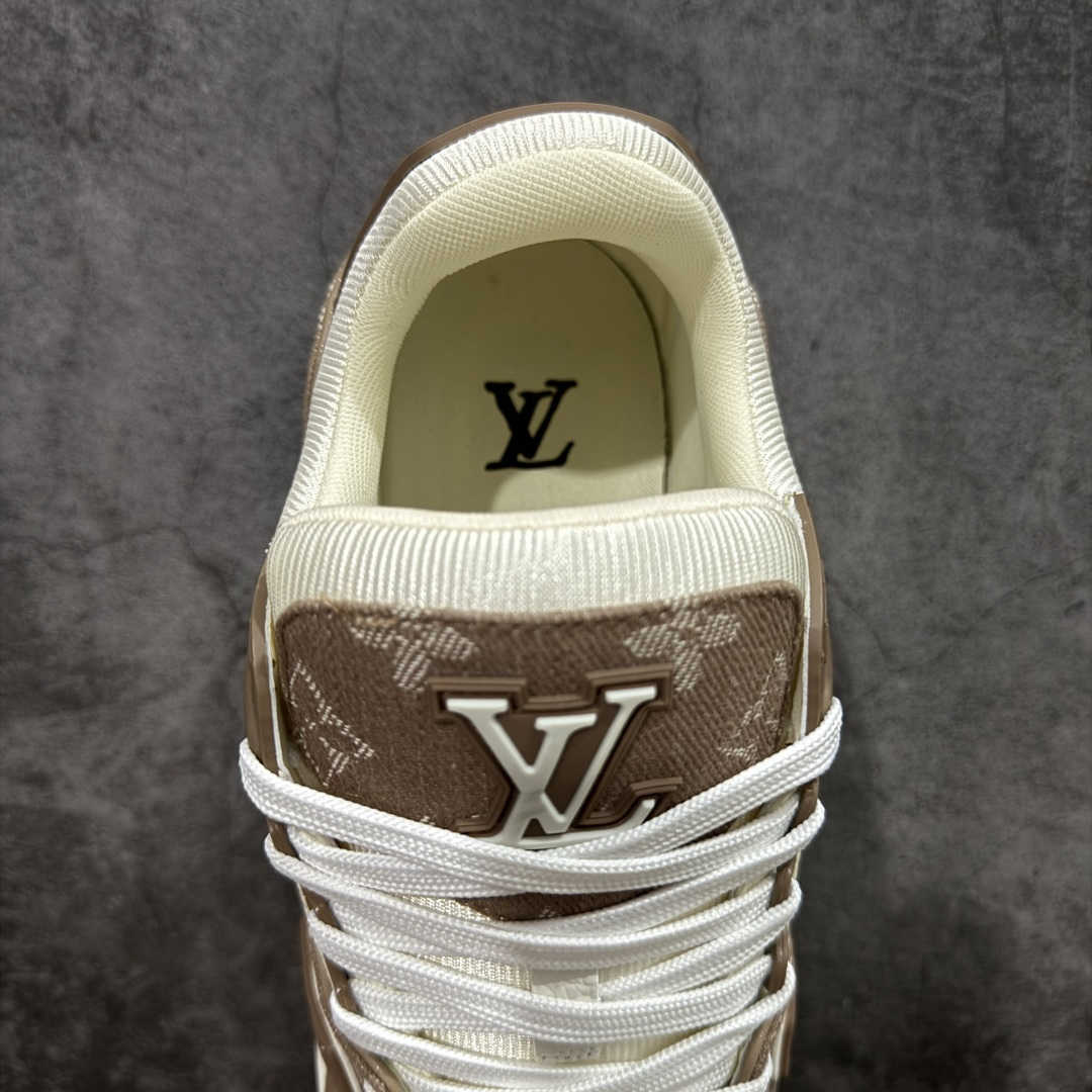 图片[8]-【莞产YS版本】Louis Vuitton Trainer lv时装走秀运动鞋 完美鞋型超高的清洁度 零毛边线头瑕疵 全套原楦原纸版原鞋开模 全网最具灵魂的版型 正确原装黄色鞋盒 正确中底印花 鞋面印花3D高频深度立体 全鞋电脑针车 紧密相连 针距密度一致 环保乳胶注塑鞋垫 厚度脚感还原原版 皮面裁剪部位 统一油边封口工艺 原装橡胶大底含胶量大底组合零偏差 专柜全套包装 防尘袋 说明书 质保卡 男女鞋 尺码： 38 39 40 41 42 43 44 45-选品中心