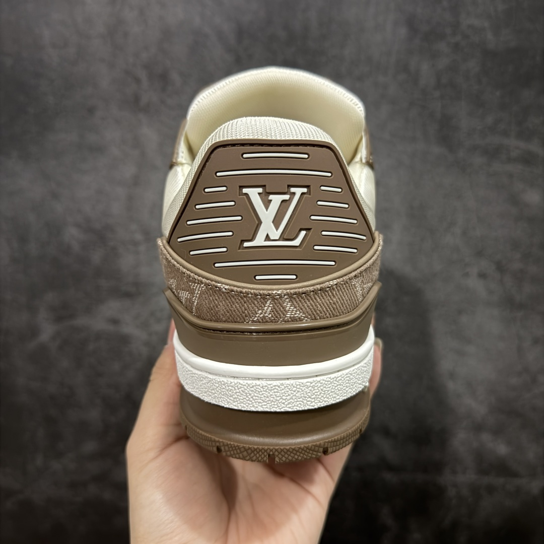 图片[4]-【莞产YS版本】Louis Vuitton Trainer lv时装走秀运动鞋 完美鞋型超高的清洁度 零毛边线头瑕疵 全套原楦原纸版原鞋开模 全网最具灵魂的版型 正确原装黄色鞋盒 正确中底印花 鞋面印花3D高频深度立体 全鞋电脑针车 紧密相连 针距密度一致 环保乳胶注塑鞋垫 厚度脚感还原原版 皮面裁剪部位 统一油边封口工艺 原装橡胶大底含胶量大底组合零偏差 专柜全套包装 防尘袋 说明书 质保卡 男女鞋 尺码： 38 39 40 41 42 43 44 45-选品中心