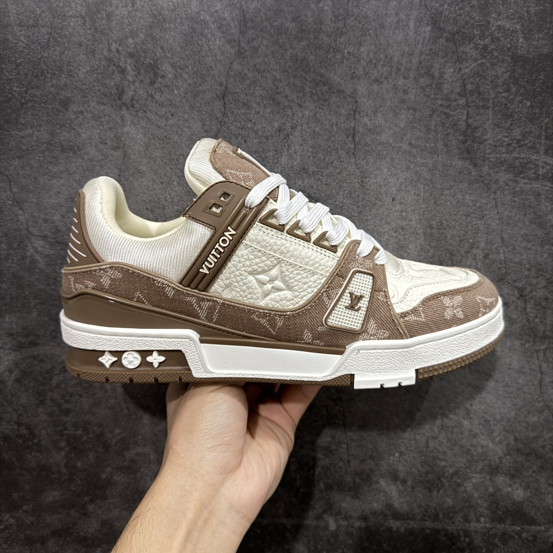 【莞产YS版本】Louis Vuitton Trainer lv时装走秀运动鞋 完美鞋型超高的清洁度 零毛边线头瑕疵 全套原楦原纸版原鞋开模 全网最具灵魂的版型 正确原装黄色鞋盒 正确中底印花 鞋面印花3D高频深度立体 全鞋电脑针车 紧密相连 针距密度一致 环保乳胶注塑鞋垫 厚度脚感还原原版 皮面裁剪部位 统一油边封口工艺 原装橡胶大底含胶量大底组合零偏差 专柜全套包装 防尘袋 说明书 质保卡 男女鞋 尺码: 38 39 40 41 42 43 44 45-选品中心