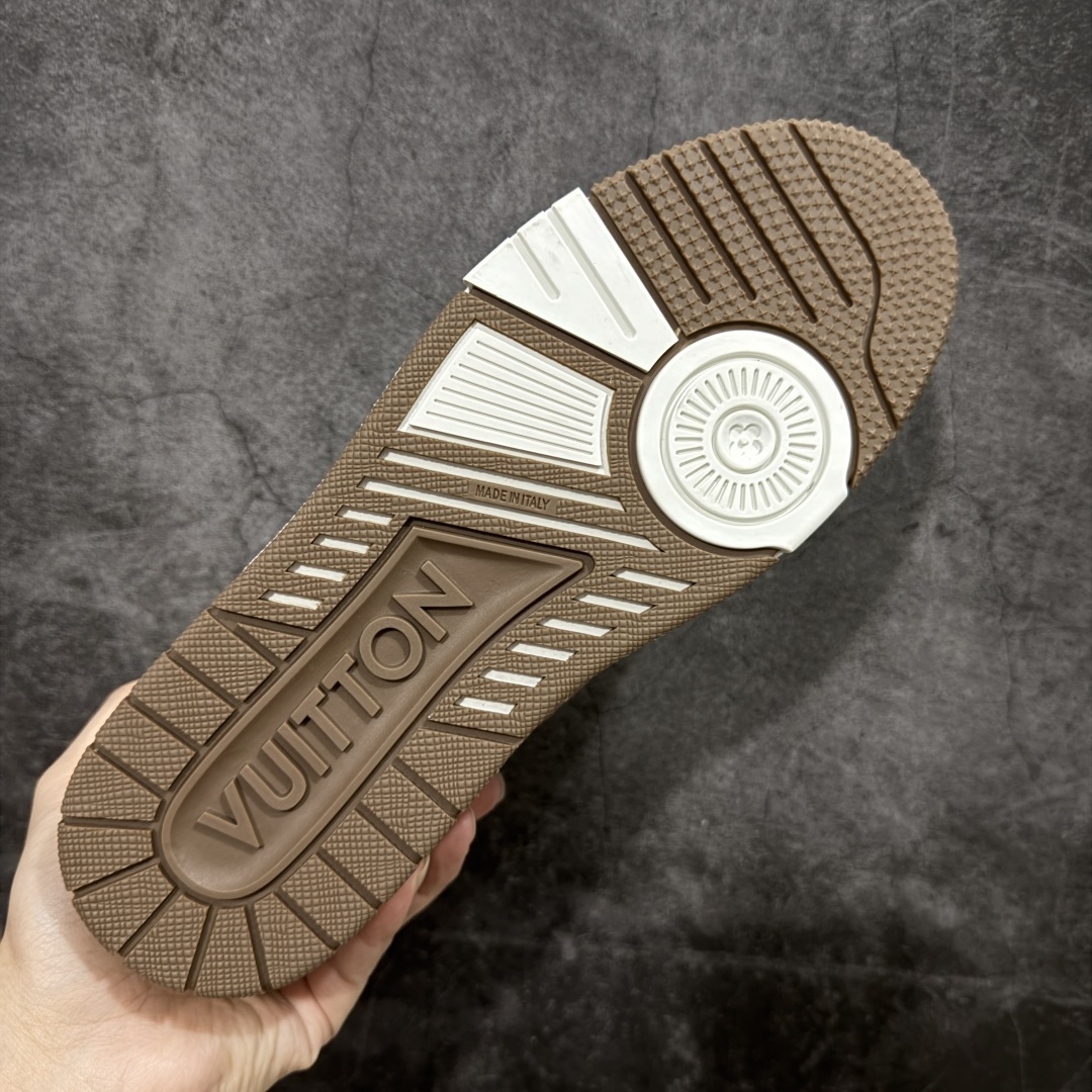 图片[9]-【莞产YS版本】Louis Vuitton Trainer lv时装走秀运动鞋 完美鞋型超高的清洁度 零毛边线头瑕疵 全套原楦原纸版原鞋开模 全网最具灵魂的版型 正确原装黄色鞋盒 正确中底印花 鞋面印花3D高频深度立体 全鞋电脑针车 紧密相连 针距密度一致 环保乳胶注塑鞋垫 厚度脚感还原原版 皮面裁剪部位 统一油边封口工艺 原装橡胶大底含胶量大底组合零偏差 专柜全套包装 防尘袋 说明书 质保卡 男女鞋 尺码： 38 39 40 41 42 43 44 45-选品中心