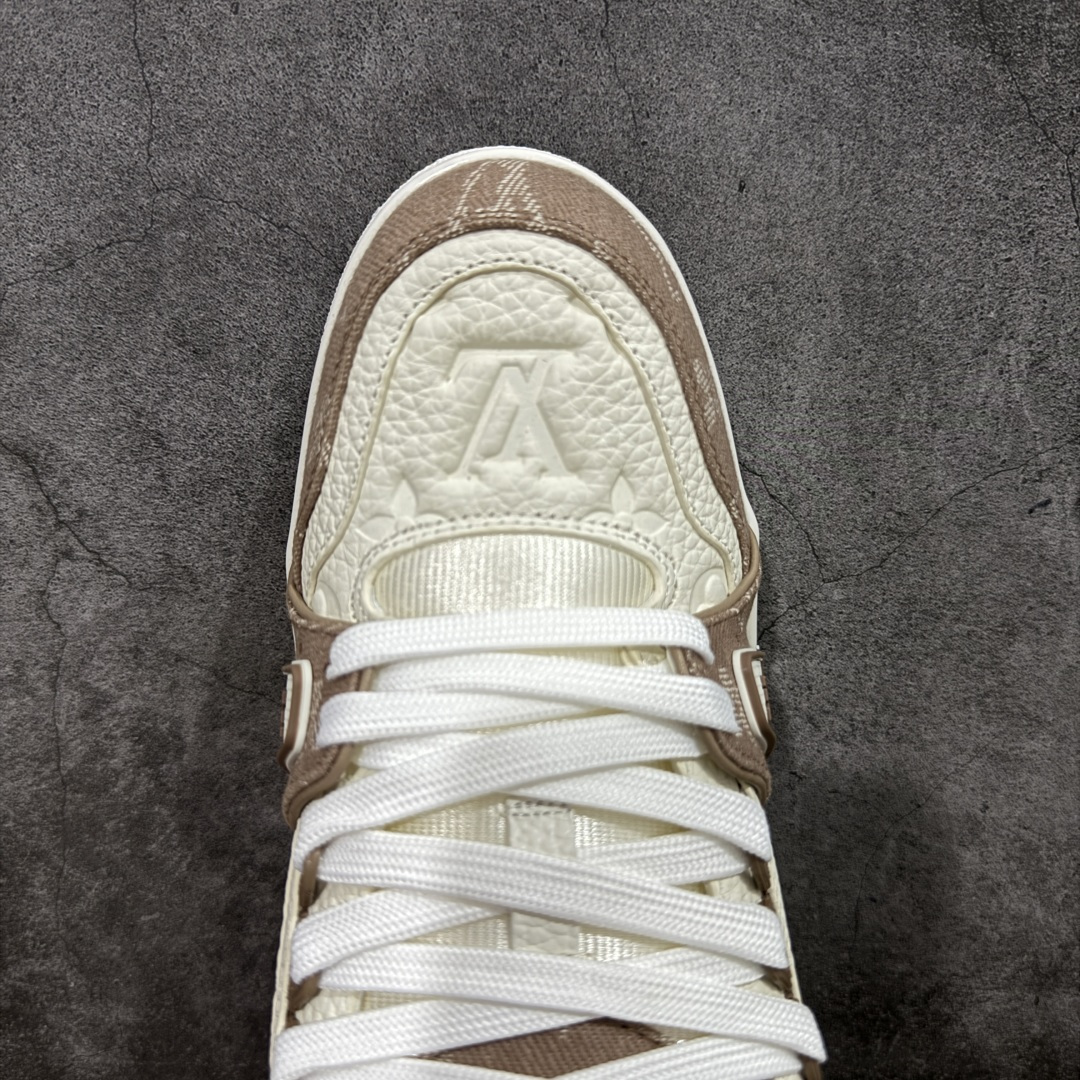 图片[5]-【莞产YS版本】Louis Vuitton Trainer lv时装走秀运动鞋 完美鞋型超高的清洁度 零毛边线头瑕疵 全套原楦原纸版原鞋开模 全网最具灵魂的版型 正确原装黄色鞋盒 正确中底印花 鞋面印花3D高频深度立体 全鞋电脑针车 紧密相连 针距密度一致 环保乳胶注塑鞋垫 厚度脚感还原原版 皮面裁剪部位 统一油边封口工艺 原装橡胶大底含胶量大底组合零偏差 专柜全套包装 防尘袋 说明书 质保卡 男女鞋 尺码： 38 39 40 41 42 43 44 45-选品中心