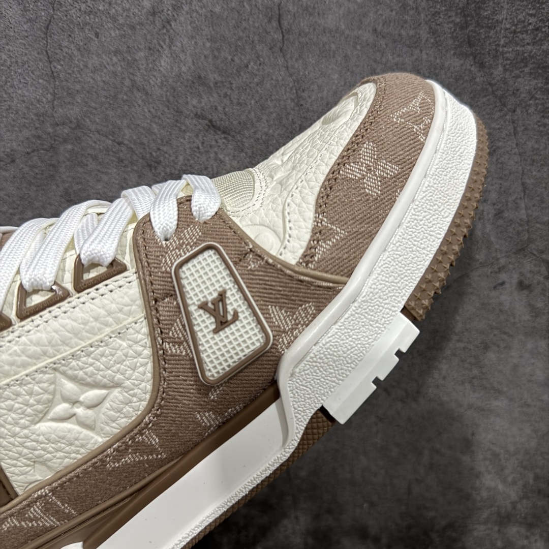 图片[6]-【莞产YS版本】Louis Vuitton Trainer lv时装走秀运动鞋 完美鞋型超高的清洁度 零毛边线头瑕疵 全套原楦原纸版原鞋开模 全网最具灵魂的版型 正确原装黄色鞋盒 正确中底印花 鞋面印花3D高频深度立体 全鞋电脑针车 紧密相连 针距密度一致 环保乳胶注塑鞋垫 厚度脚感还原原版 皮面裁剪部位 统一油边封口工艺 原装橡胶大底含胶量大底组合零偏差 专柜全套包装 防尘袋 说明书 质保卡 男女鞋 尺码： 38 39 40 41 42 43 44 45-选品中心