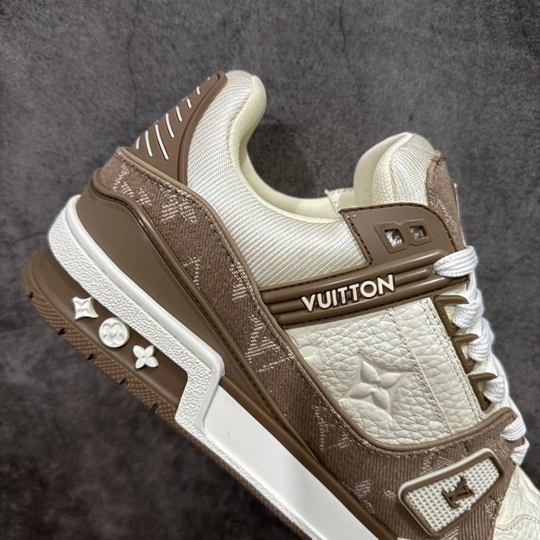 图片[7]-【莞产YS版本】Louis Vuitton Trainer lv时装走秀运动鞋 完美鞋型超高的清洁度 零毛边线头瑕疵 全套原楦原纸版原鞋开模 全网最具灵魂的版型 正确原装黄色鞋盒 正确中底印花 鞋面印花3D高频深度立体 全鞋电脑针车 紧密相连 针距密度一致 环保乳胶注塑鞋垫 厚度脚感还原原版 皮面裁剪部位 统一油边封口工艺 原装橡胶大底含胶量大底组合零偏差 专柜全套包装 防尘袋 说明书 质保卡 男女鞋 尺码： 38 39 40 41 42 43 44 45-选品中心
