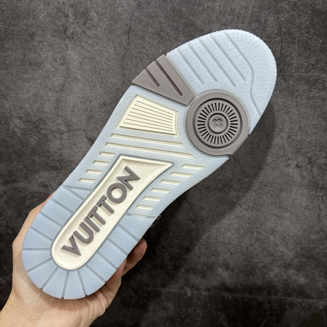 图片[9]-【莞产YS版本】Louis Vuitton Trainer lv时装走秀运动鞋 完美鞋型超高的清洁度 零毛边线头瑕疵 全套原楦原纸版原鞋开模 全网最具灵魂的版型 正确原装黄色鞋盒 正确中底印花 鞋面印花3D高频深度立体 全鞋电脑针车 紧密相连 针距密度一致 环保乳胶注塑鞋垫 厚度脚感还原原版 皮面裁剪部位 统一油边封口工艺 原装橡胶大底含胶量大底组合零偏差 专柜全套包装 防尘袋 说明书 质保卡 男女鞋 尺码： 38 39 40 41 42 43 44 45-选品中心