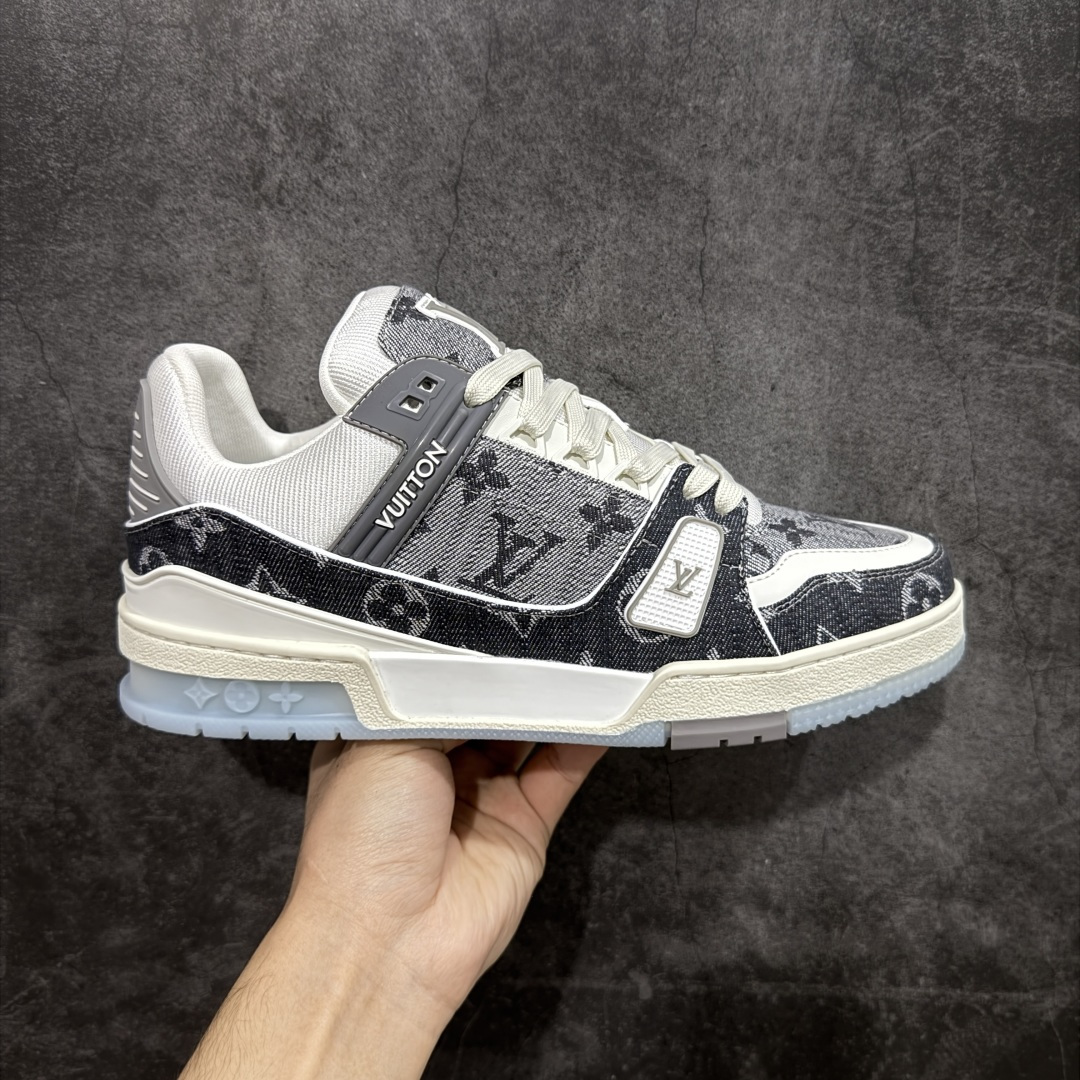 【莞产YS版本】Louis Vuitton Trainer lv时装走秀运动鞋 完美鞋型超高的清洁度 零毛边线头瑕疵 全套原楦原纸版原鞋开模 全网最具灵魂的版型 正确原装黄色鞋盒 正确中底印花 鞋面印花3D高频深度立体 全鞋电脑针车 紧密相连 针距密度一致 环保乳胶注塑鞋垫 厚度脚感还原原版 皮面裁剪部位 统一油边封口工艺 原装橡胶大底含胶量大底组合零偏差 专柜全套包装 防尘袋 说明书 质保卡 男女鞋 尺码: 38 39 40 41 42 43 44 45-选品中心