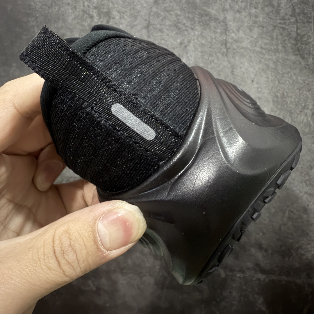 图片[2]-【XE纯原版】Nike Air Zoom Vomero Plus 全新科技运动跑鞋 HV8150-003    目前市场最强品质 原版购入开发 鞋面采用硅胶发泡立体印刷 临界ZOOM X泡棉超软弹大底 区别市场一体底 超高质检清洁度 一切材质配件均与原版一致 原楦原纸板开发 匹配原版98%以上 完美弧度版型 原厂鞋标 立体反光鞋盒标 鞋盒防撞海绵 高端玩家必推版本 高价零售必推版本 欢迎对比市面任意版本‼️ 这双鞋简直是时尚与科技的完美融合。 经典黑色鞋面，质感爆棚，搭配超亮眼的银色大勾子，瞬间成为街头焦点。不仅颜值在线，缓震性能更是一绝 不管是日常出街还是慢跑锻炼，都能给双脚极致舒适体验。  码数超全，39- 46 码任你选！别犹豫啦，穿上它，轻松走出潮流范，开启你的时尚运动新旅程！ 码段：39-46-选品中心