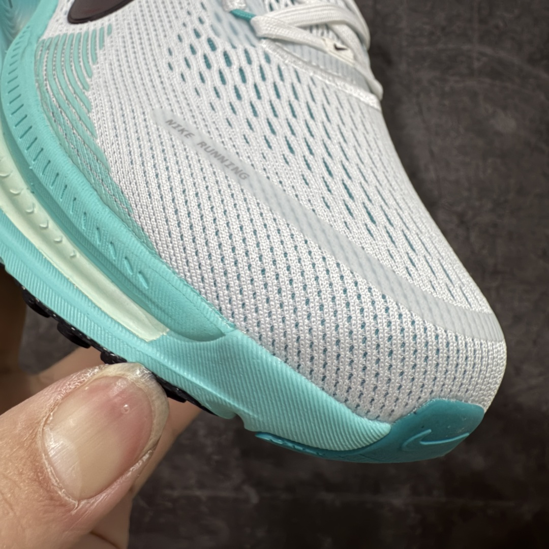 图片[5]-【XE纯原版】Nike Air Zoom Vomero 18 全新科技运动跑鞋 HM6803-103    目前市场最强品质 原版购入开发 鞋面采用硅胶发泡立体印刷 分体式组合大底 上层超临界ZOOM X泡棉 下层一次ReactX泡棉 区别市场一体底 超高质检清洁度 一切材质配件均与原版一致 原楦原纸板开发 匹配原版98%以上 完美弧度版型 原厂鞋标 立体反光鞋盒标 鞋盒防撞海绵 高端玩家必推版本 高价零售必推版本 欢迎对比市面任意版本‼️ 这双鞋简直是时尚与科技的完美融合。 经典黑色鞋面，质感爆棚，搭配超亮眼的银色大勾子，瞬间成为街头焦点。不仅颜值在线，缓震性能更是一绝 不管是日常出街还是慢跑锻炼，都能给双脚极致舒适体验。  码数超全，39- 46 码任你选！别犹豫啦，穿上它，轻松走出潮流范，开启你的时尚运动新旅程！ 码段：39-46-选品中心