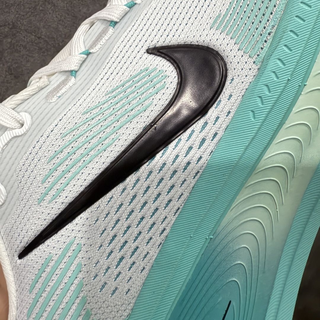 图片[4]-【XE纯原版】Nike Air Zoom Vomero 18 全新科技运动跑鞋 HM6803-103    目前市场最强品质 原版购入开发 鞋面采用硅胶发泡立体印刷 分体式组合大底 上层超临界ZOOM X泡棉 下层一次ReactX泡棉 区别市场一体底 超高质检清洁度 一切材质配件均与原版一致 原楦原纸板开发 匹配原版98%以上 完美弧度版型 原厂鞋标 立体反光鞋盒标 鞋盒防撞海绵 高端玩家必推版本 高价零售必推版本 欢迎对比市面任意版本‼️ 这双鞋简直是时尚与科技的完美融合。 经典黑色鞋面，质感爆棚，搭配超亮眼的银色大勾子，瞬间成为街头焦点。不仅颜值在线，缓震性能更是一绝 不管是日常出街还是慢跑锻炼，都能给双脚极致舒适体验。  码数超全，39- 46 码任你选！别犹豫啦，穿上它，轻松走出潮流范，开启你的时尚运动新旅程！ 码段：39-46-选品中心