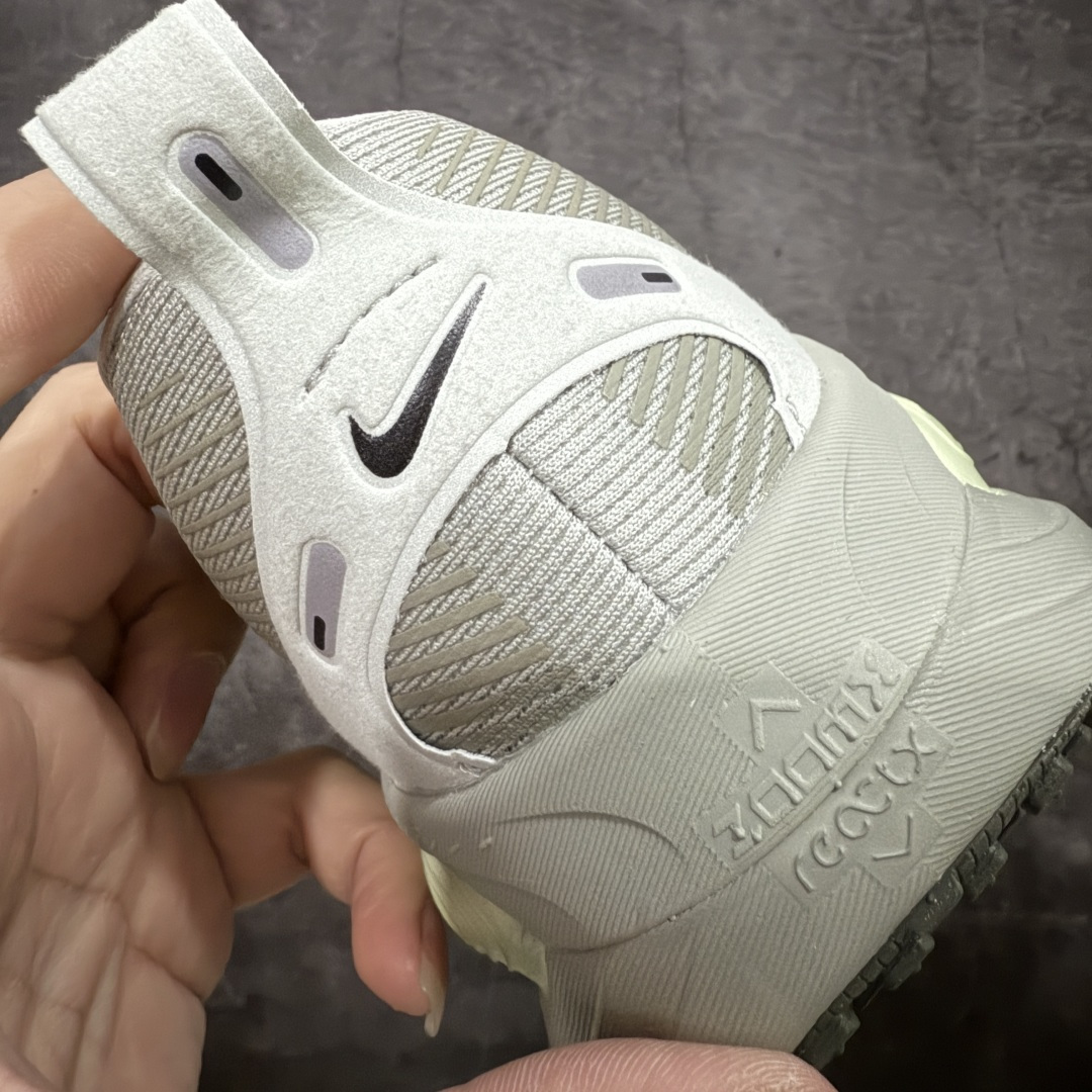 图片[2]-【XE纯原版】Nike Air Zoom Vomero 18 全新科技运动跑鞋 HM6803-002    目前市场最强品质 原版购入开发 鞋面采用硅胶发泡立体印刷 分体式组合大底 上层超临界ZOOM X泡棉 下层一次ReactX泡棉 区别市场一体底 超高质检清洁度 一切材质配件均与原版一致 原楦原纸板开发 匹配原版98%以上 完美弧度版型 原厂鞋标 立体反光鞋盒标 鞋盒防撞海绵 高端玩家必推版本 高价零售必推版本 欢迎对比市面任意版本‼️ 这双鞋简直是时尚与科技的完美融合。 经典黑色鞋面，质感爆棚，搭配超亮眼的银色大勾子，瞬间成为街头焦点。不仅颜值在线，缓震性能更是一绝 不管是日常出街还是慢跑锻炼，都能给双脚极致舒适体验。  码数超全，39- 46 码任你选！别犹豫啦，穿上它，轻松走出潮流范，开启你的时尚运动新旅程！ 码段：39-46-选品中心